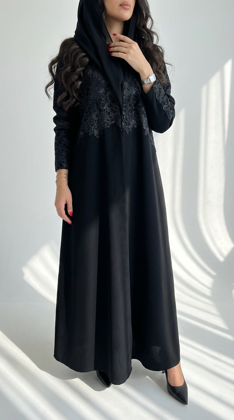عباية اسود بتدخله دانتيل بالامام - Image 1