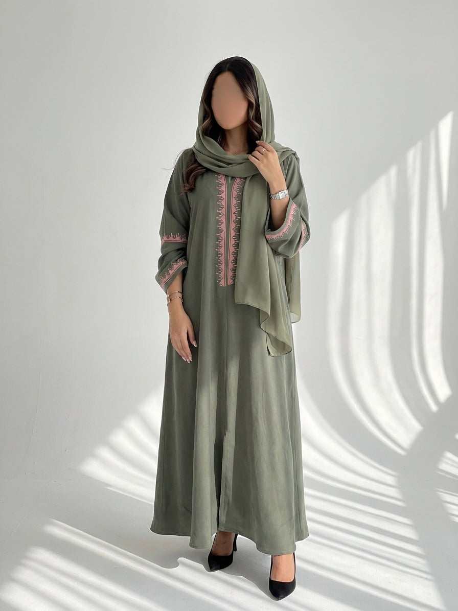 عباية كريب تطريز - Image 1