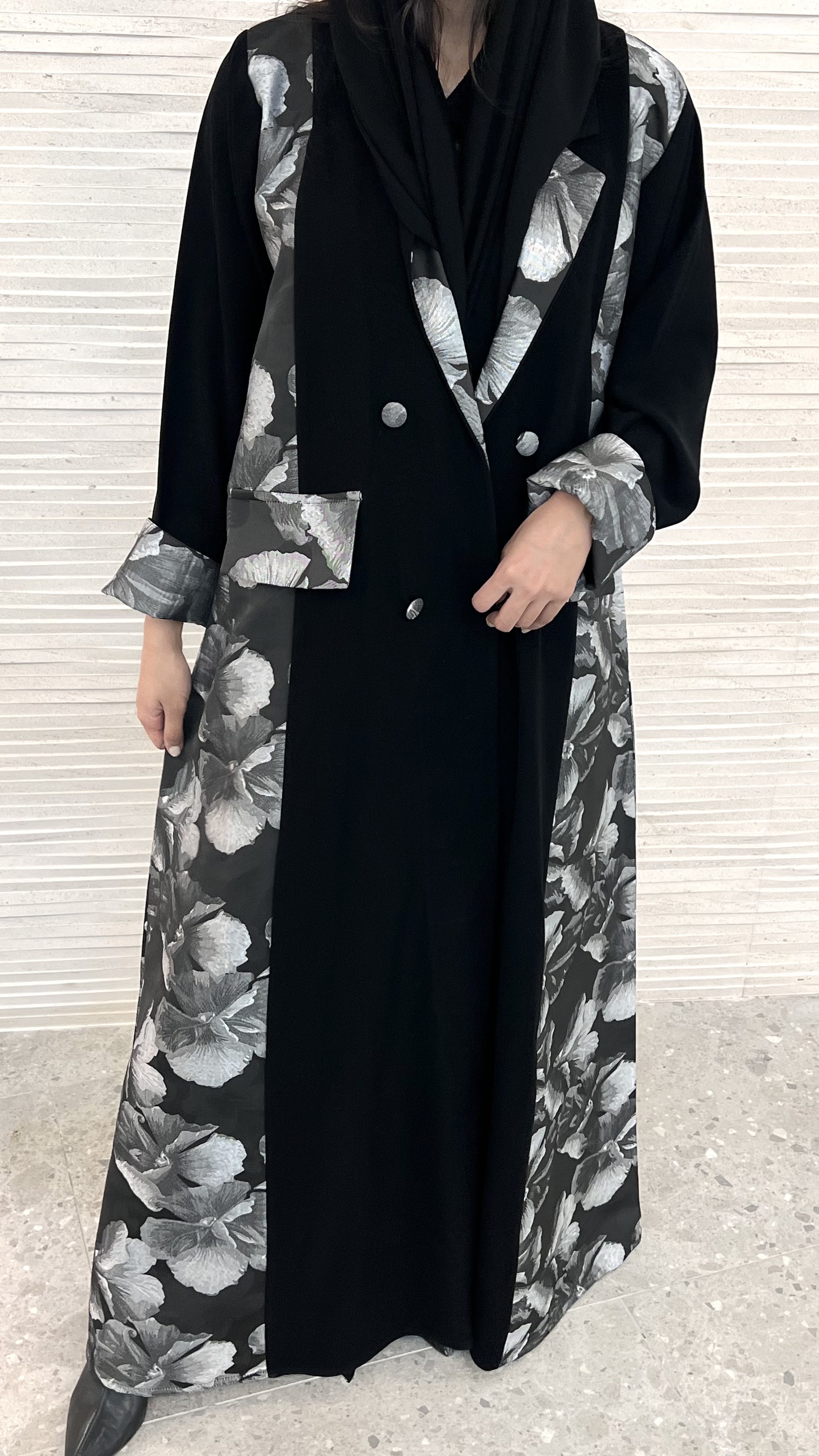 MW1261 - عباية بليزر مع جاكار مورد - Aya