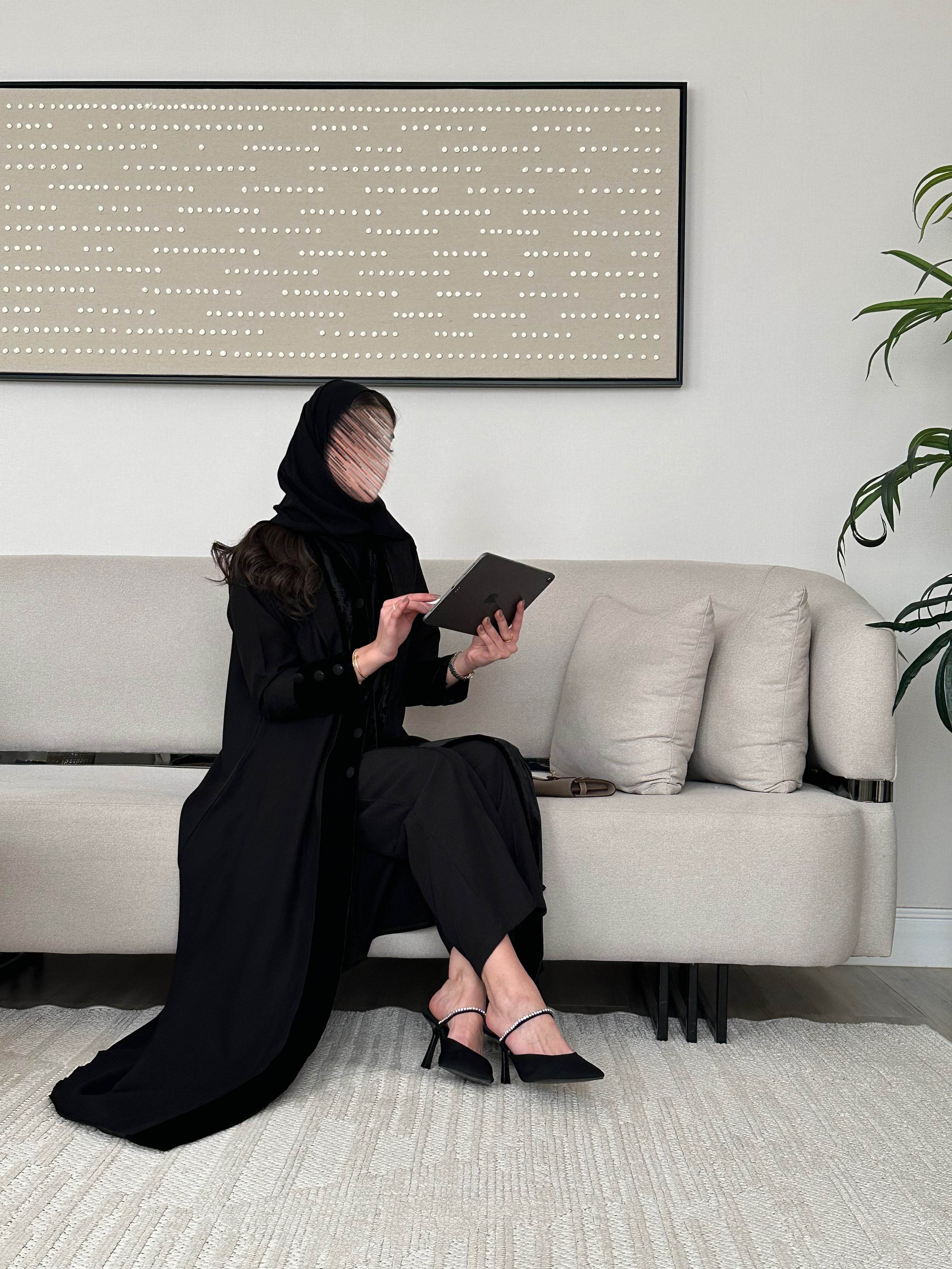 MW1107 - واقف مع مخمل ربع كلوش - Aya