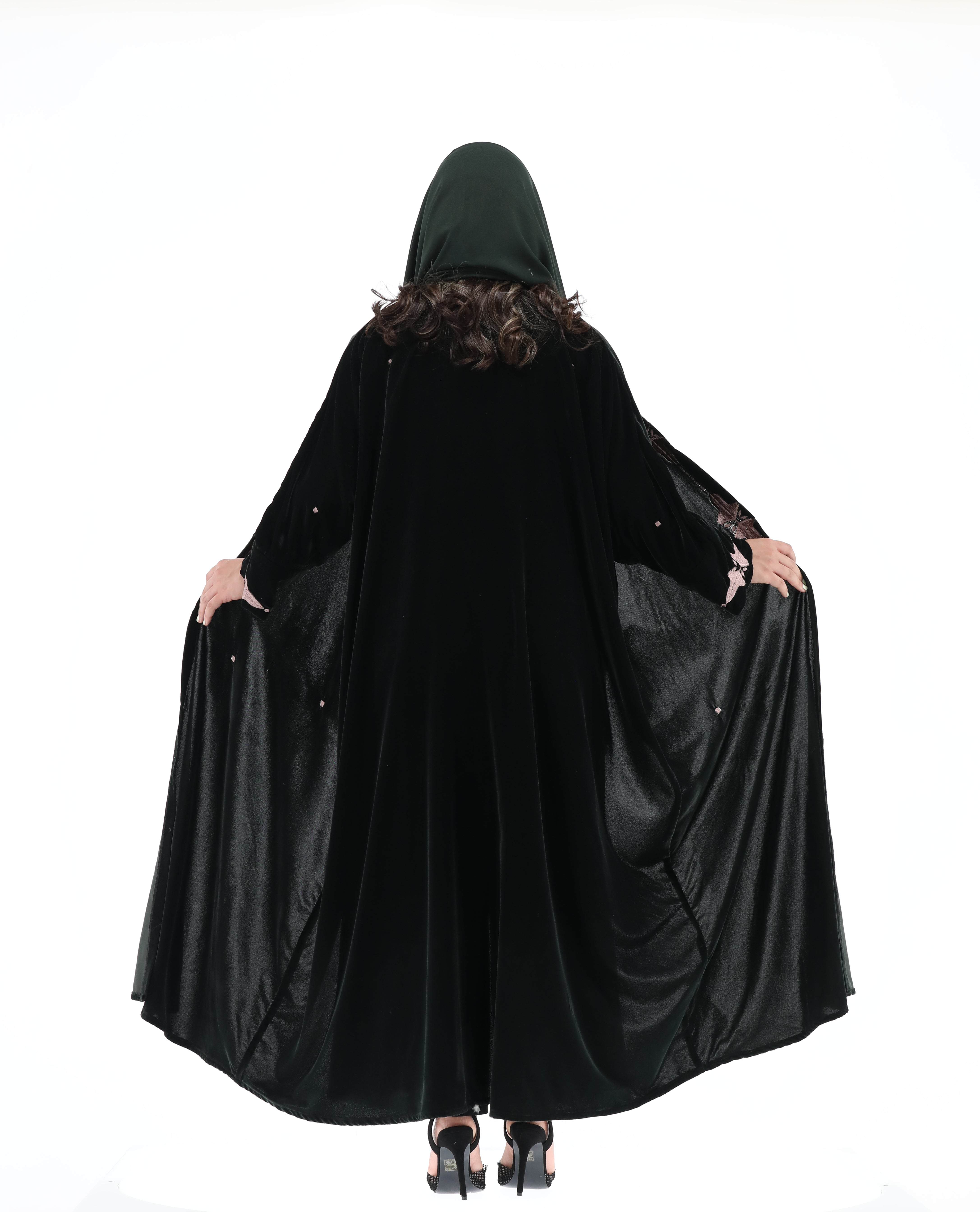 MW645 - Light Crepe Standing with Jacquard Half-Cloche
