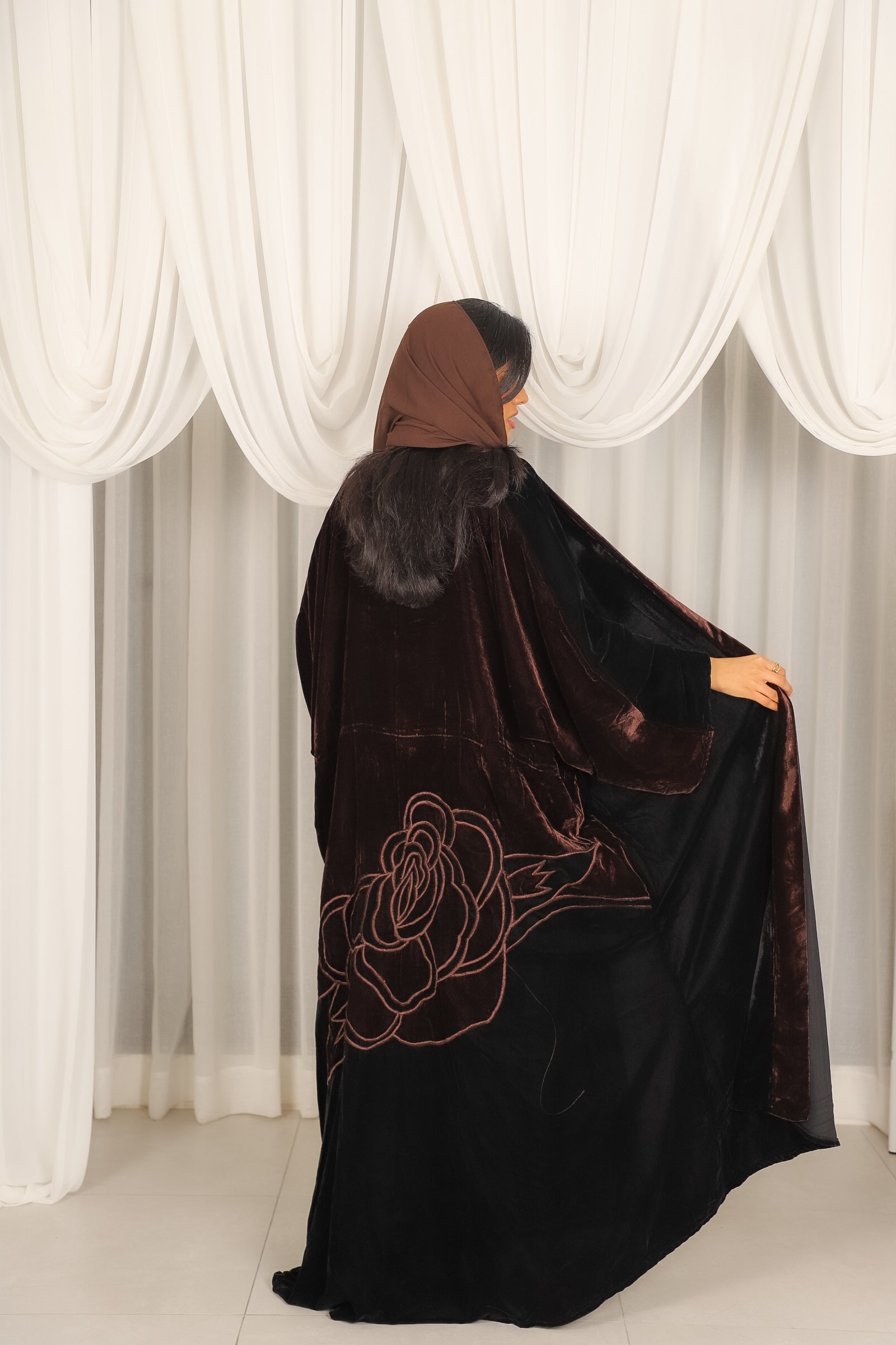 MW1754 - عباية بني مخمل مع اضافة تطريز يدوي - Aya