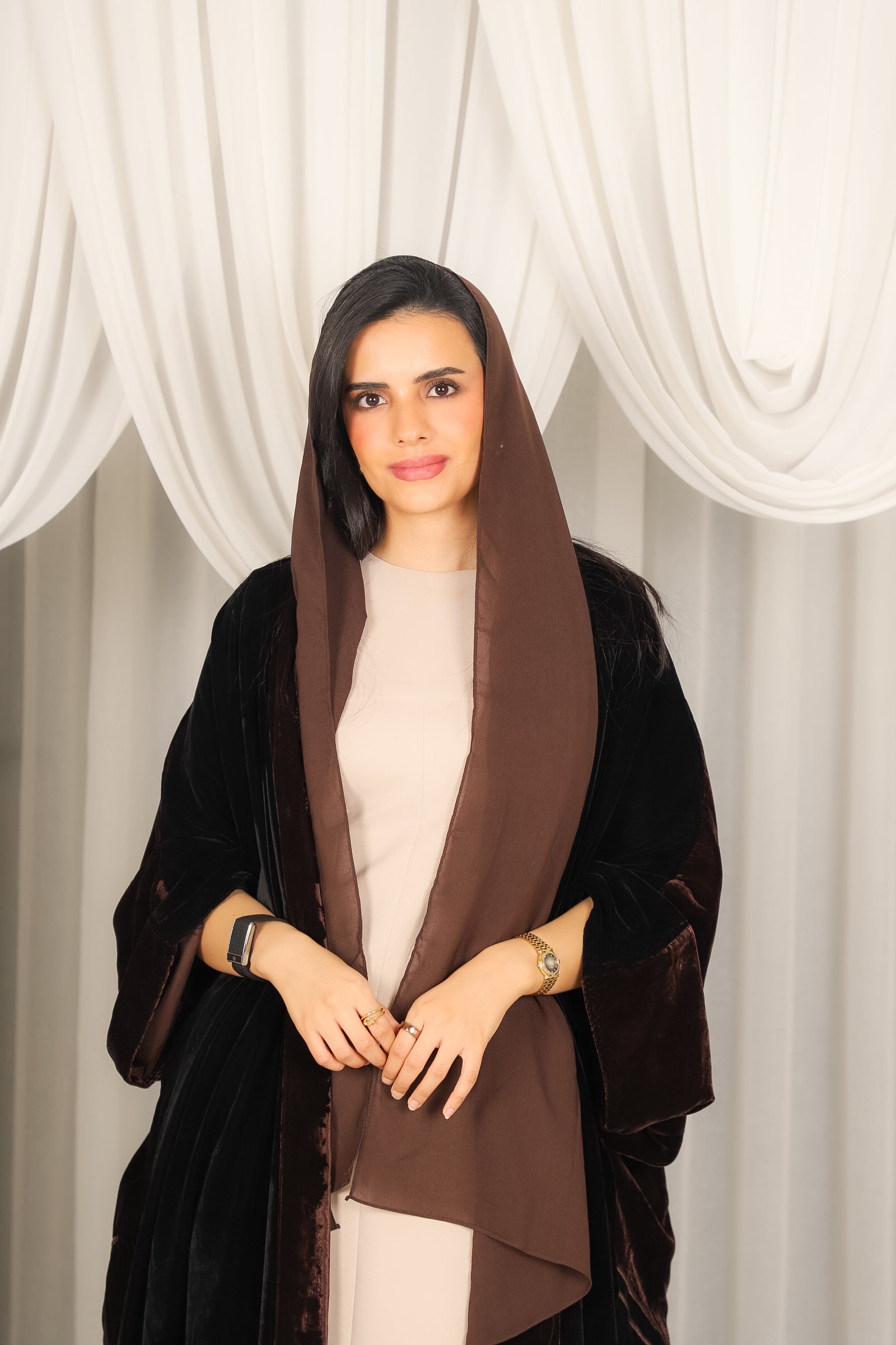 MW1754 - عباية بني مخمل مع اضافة تطريز يدوي - Aya