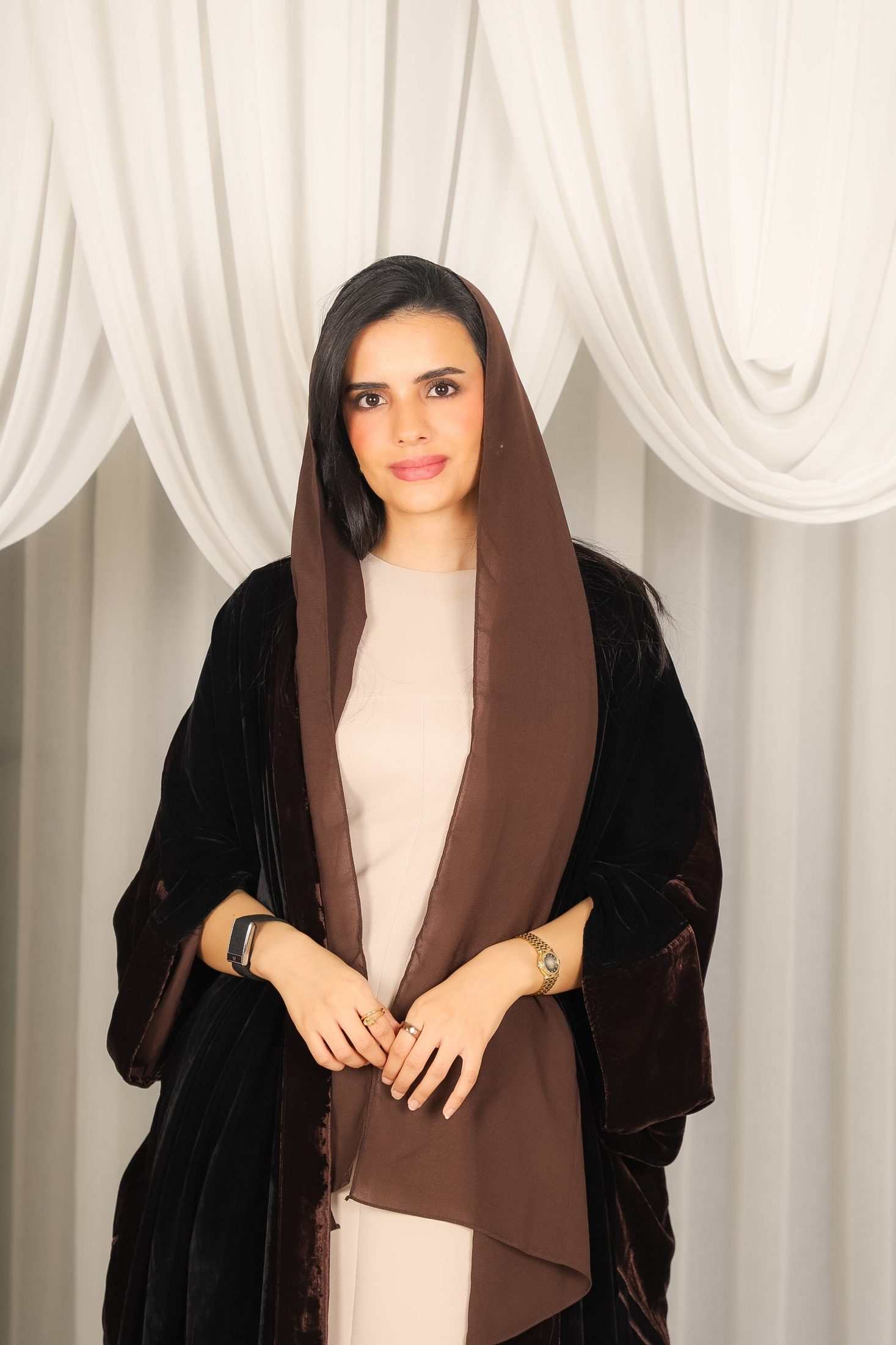 MW1754 - عباية بني مخمل مع اضافة تطريز يدوي - Aya