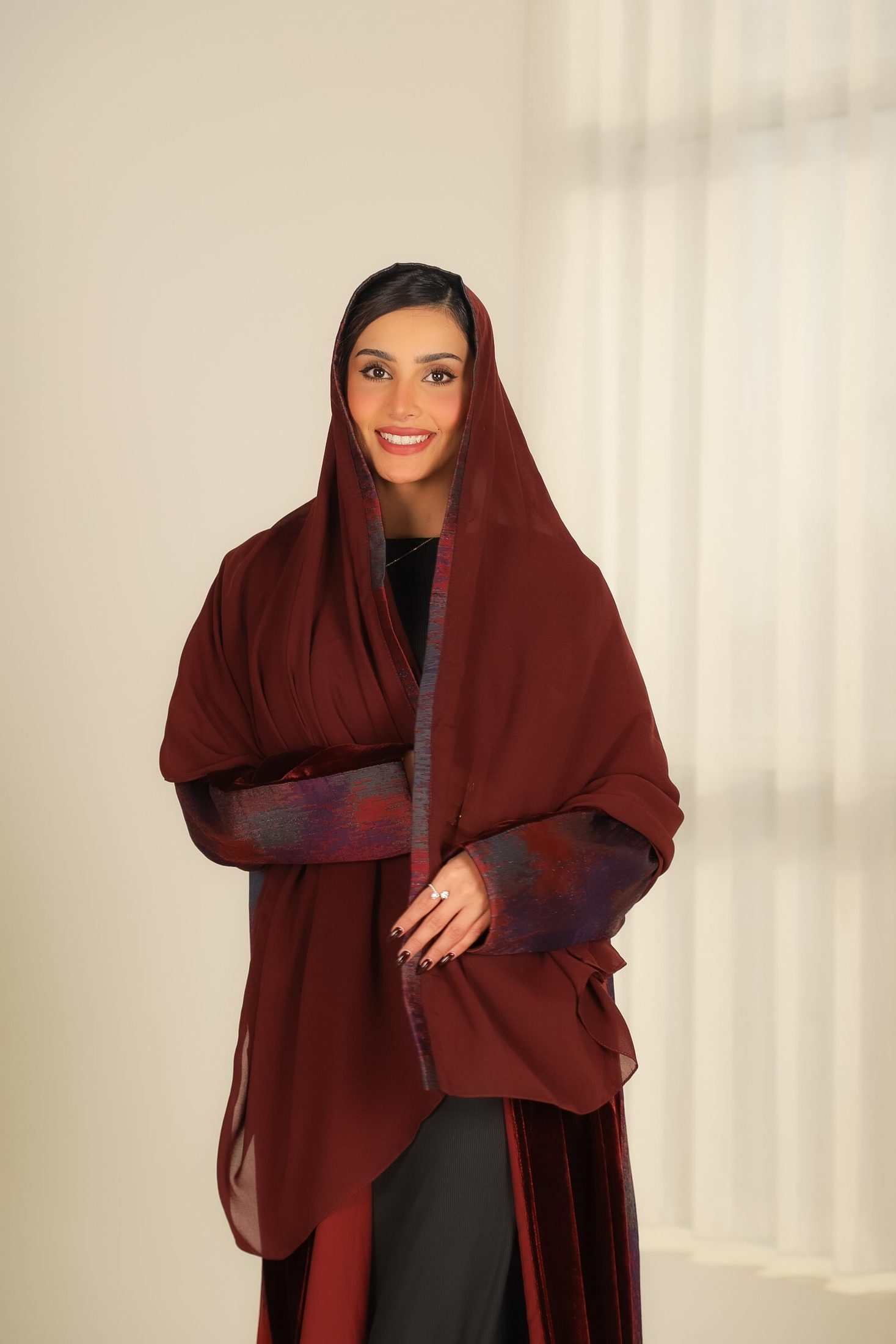 MW1759 - عباية مخمل من الامام والخلف جاكار - Aya