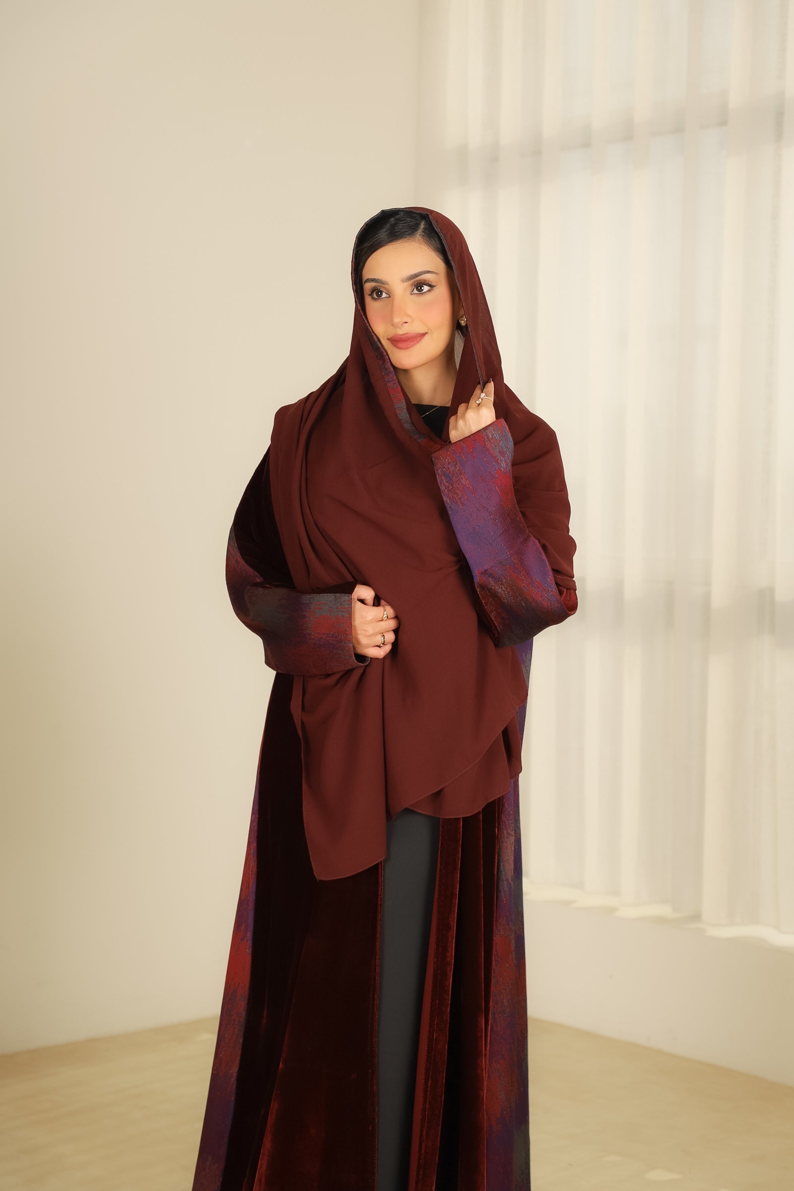 MW1759 - عباية مخمل من الامام والخلف جاكار - Aya