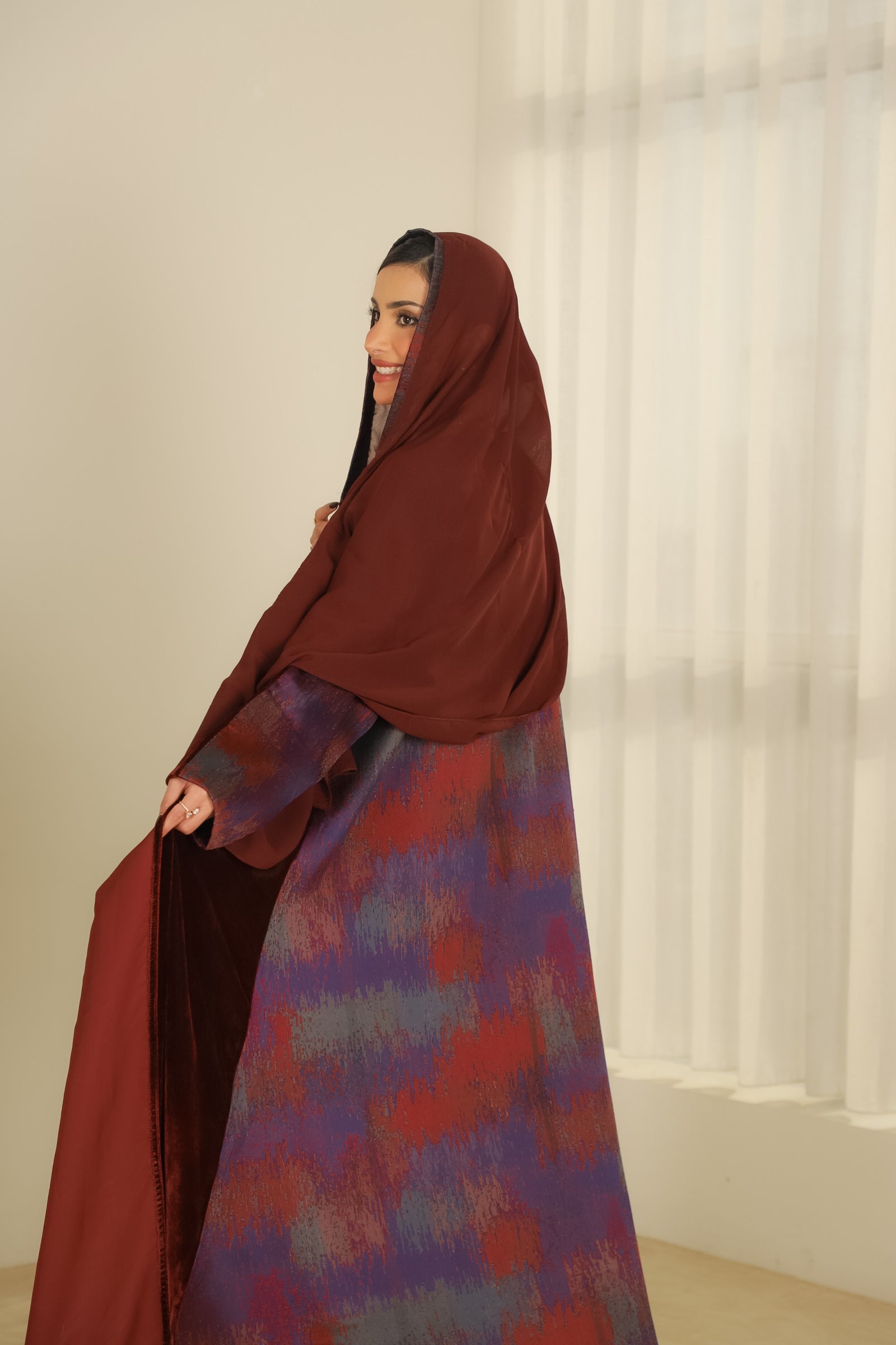 MW1759 - عباية مخمل من الامام والخلف جاكار - Aya