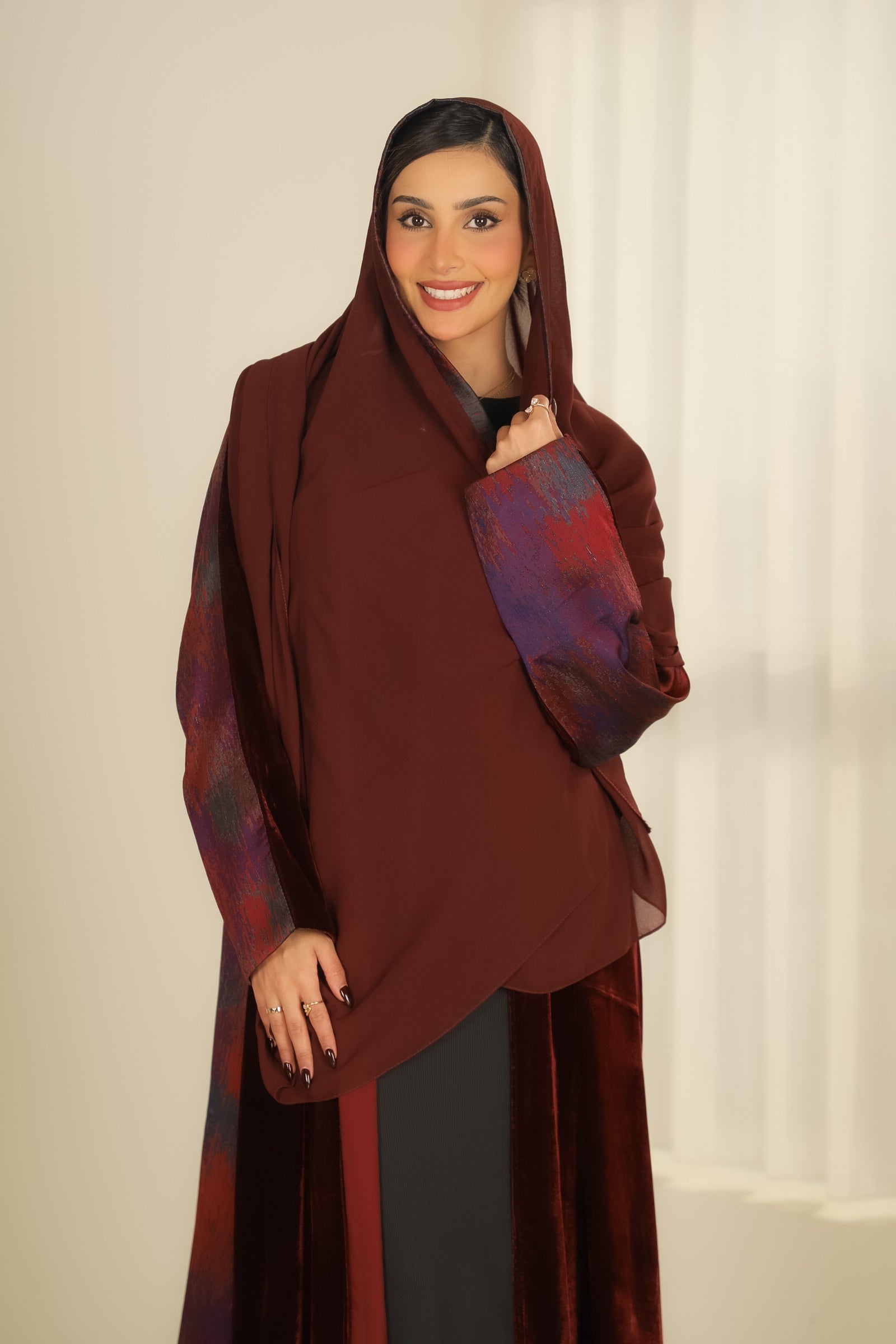 MW1759 - عباية مخمل من الامام والخلف جاكار - Aya