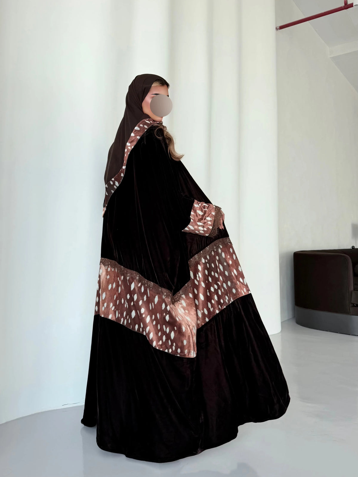 MWT5287 - عباية ترندي ناعمة تصمي الغزالة و دانتيل بني - Aya