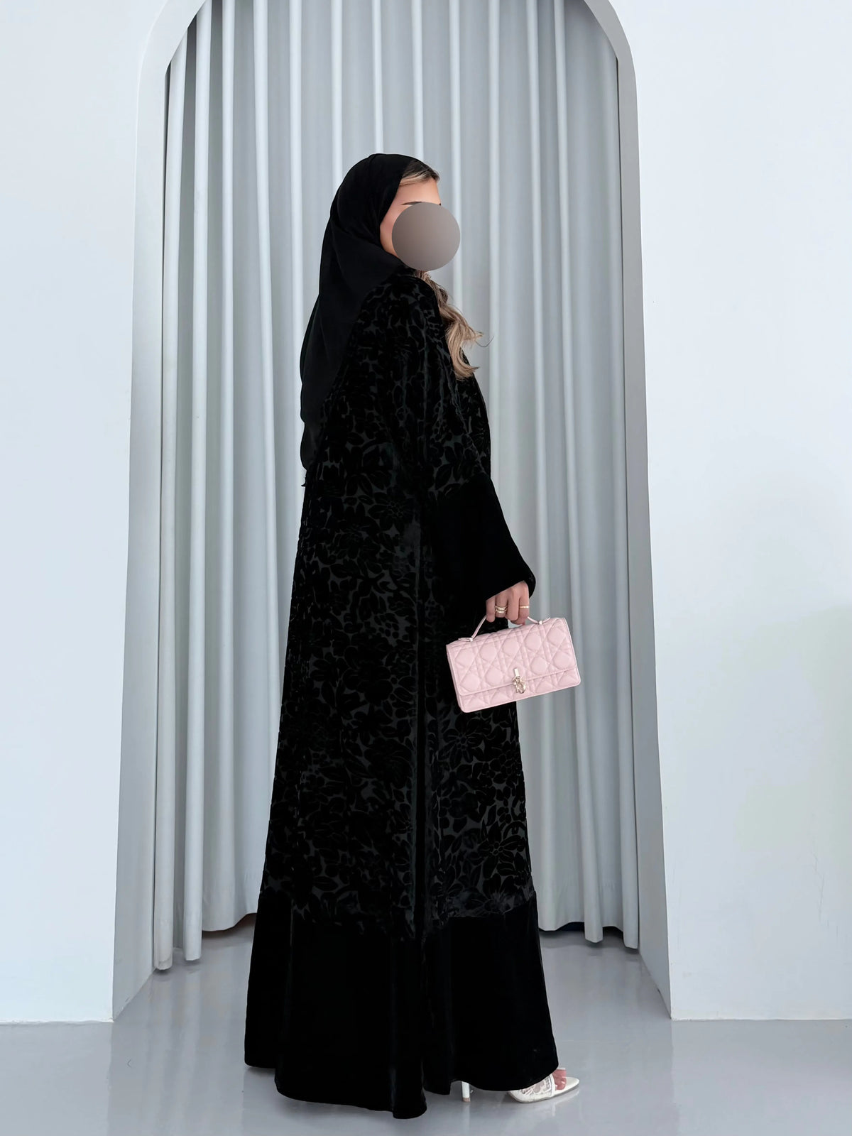 MWT5289 -عباية اسود شتوية مع شيفون ورد عباية أنيقة لكل يوم - Aya