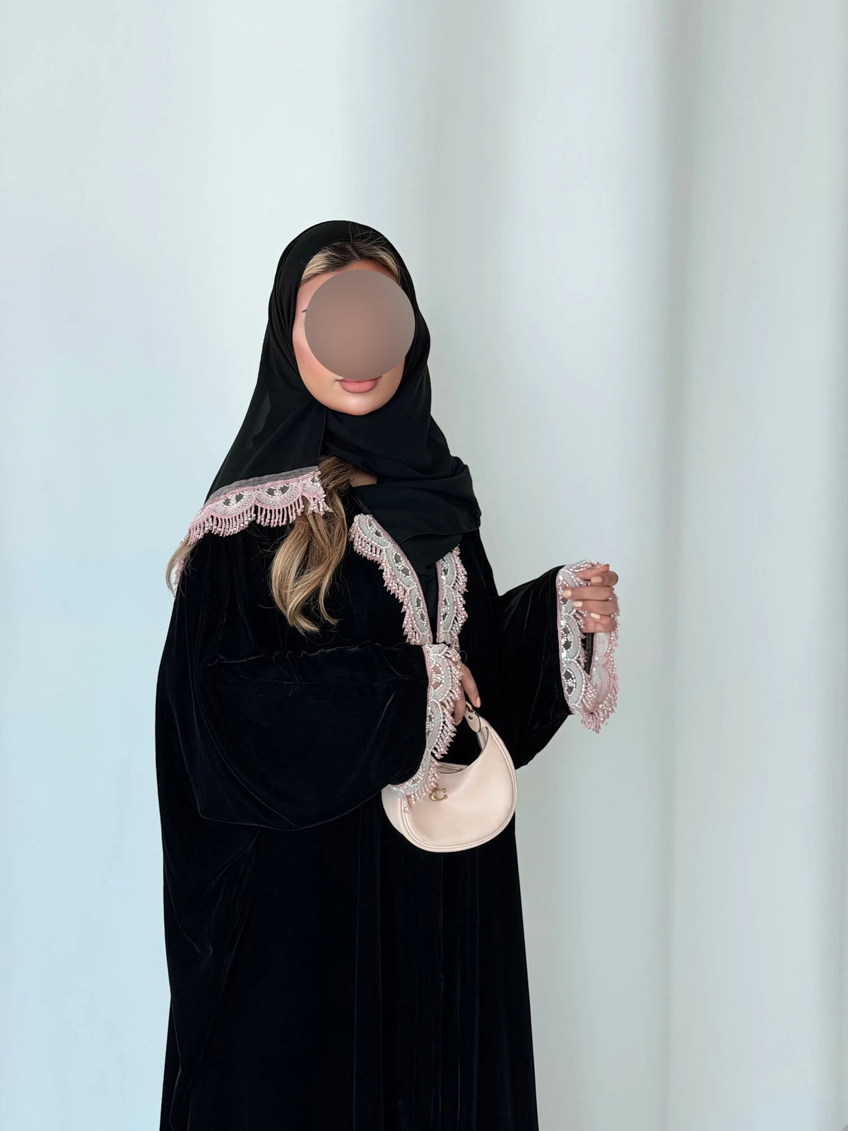 MWT5262 - مخمل اسود بتفاصيل آنوثية ناعمة و كمية محدودة - Aya