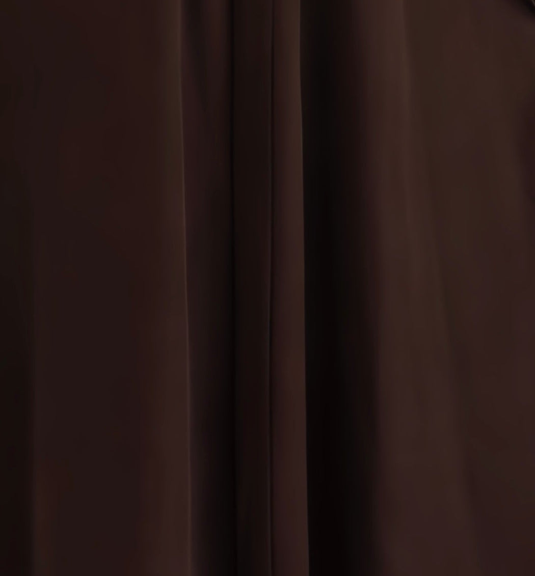 MWO008 - عباية بكسرات واسعة وجيب مخفي في الصدر - Aya