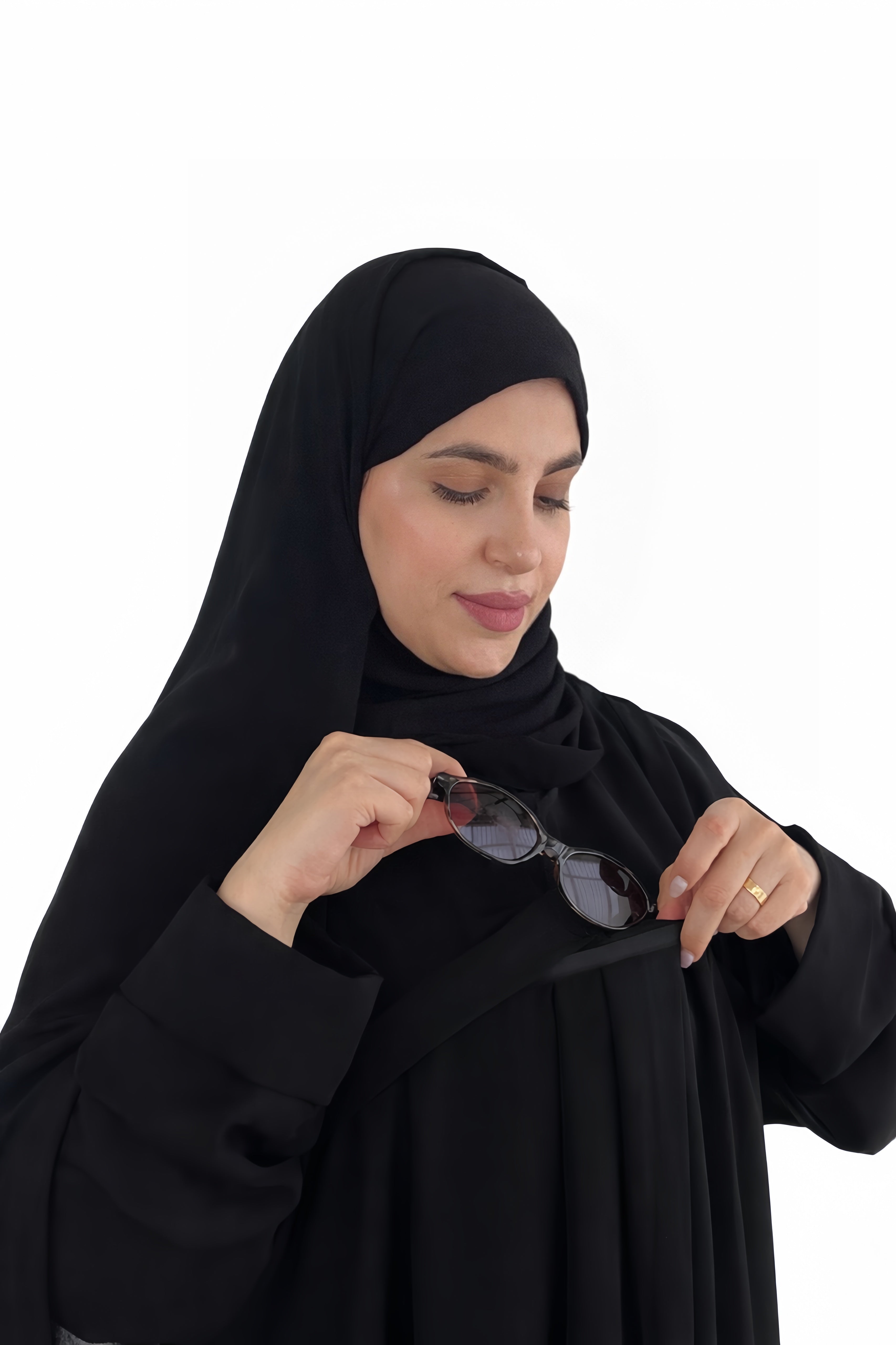 MWO002 - عباية بكسرات واسعة وجيب مخفي في الصدر