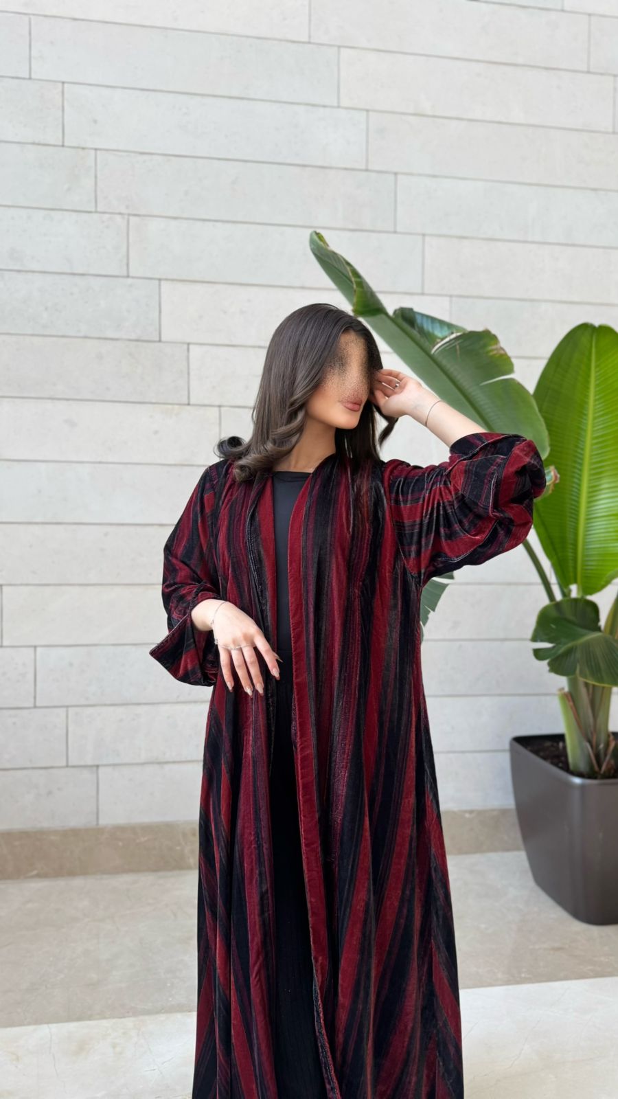 عباية مخمل طباعة احمر - Image 2