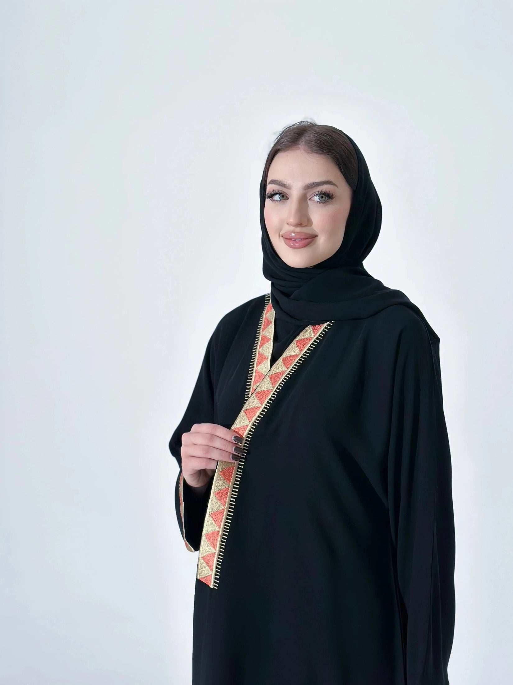 MW1256 - الف ليلة وليلة تطريز يدوي ربع كلوش اسود - Aya