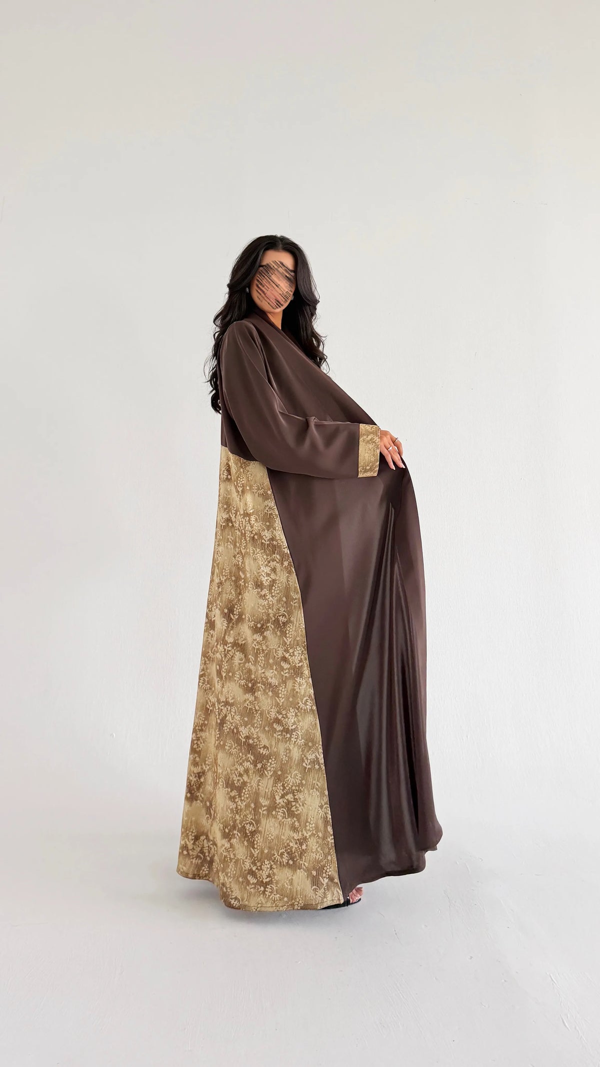 MWT1285 - عباية كريب بني بتدخيلة لنن طباعة - Aya