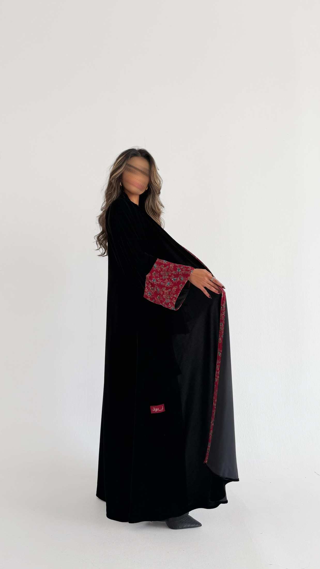MWT705 - عباية مخمل مع تدخيلة كشميري أحمر  | Velvet abaya with Red Kashmiri - Aya