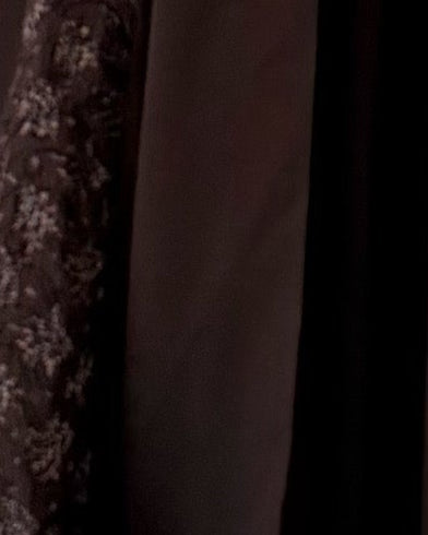 MWT782 - عباية بنية مع ركامة بنية موردة - Aya