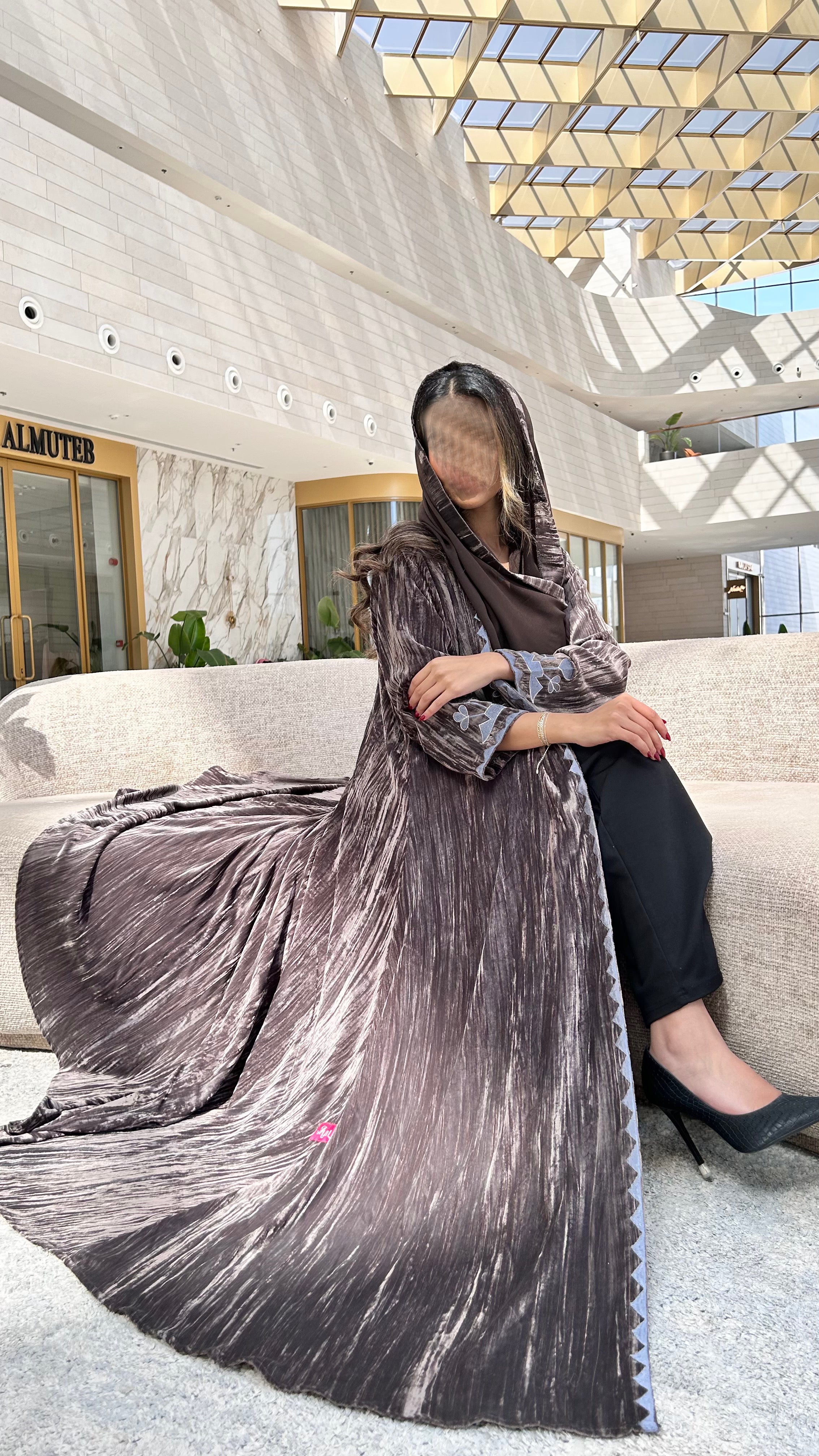 MWT394 - مخمل تطريز بني - Aya