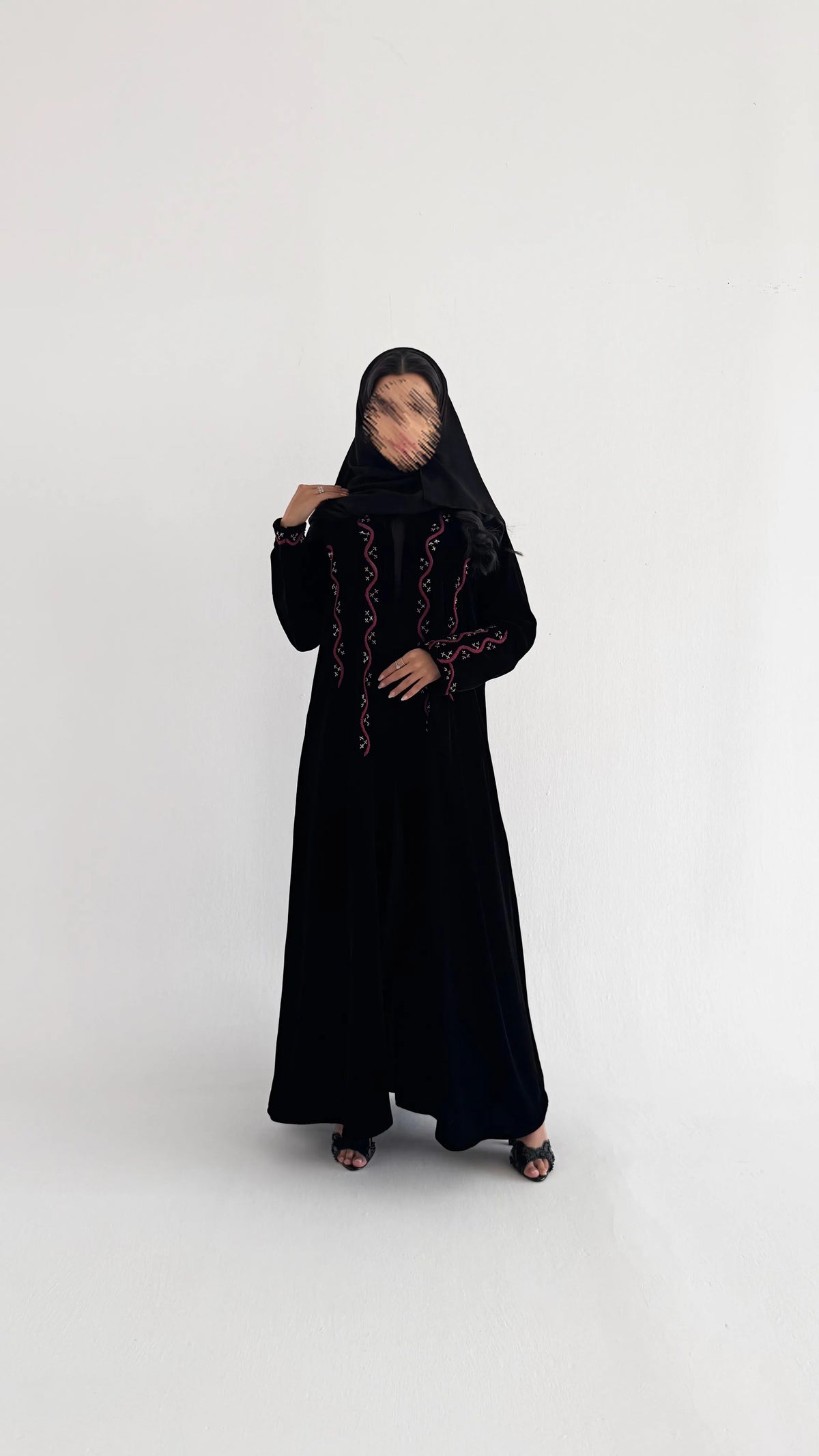 MWT3002 - عباية مخمل بتطريز عنابي - Aya