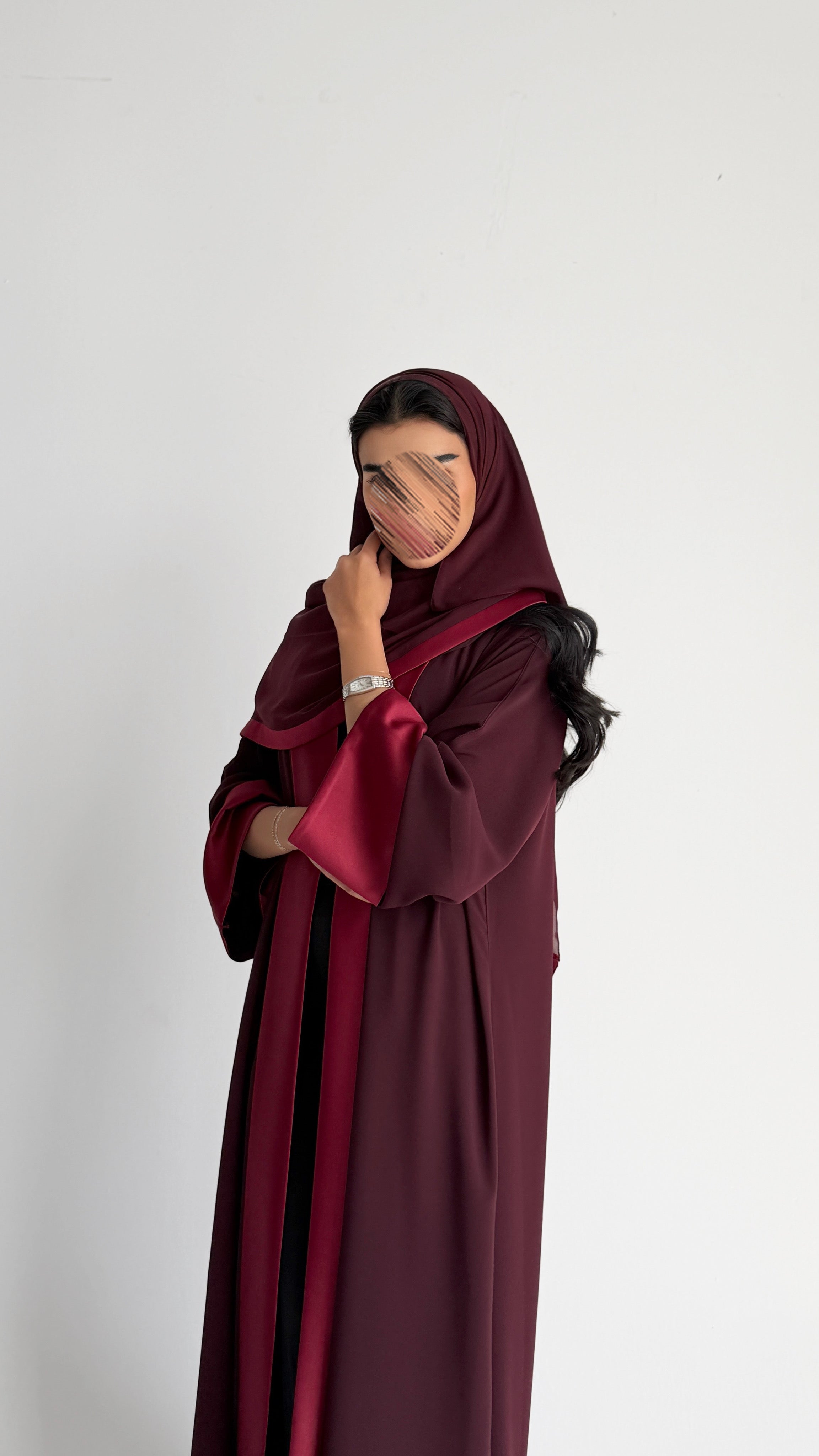 MWT1100 - عباية عنابي  بتدخيله ساتان بالاكمام - Aya