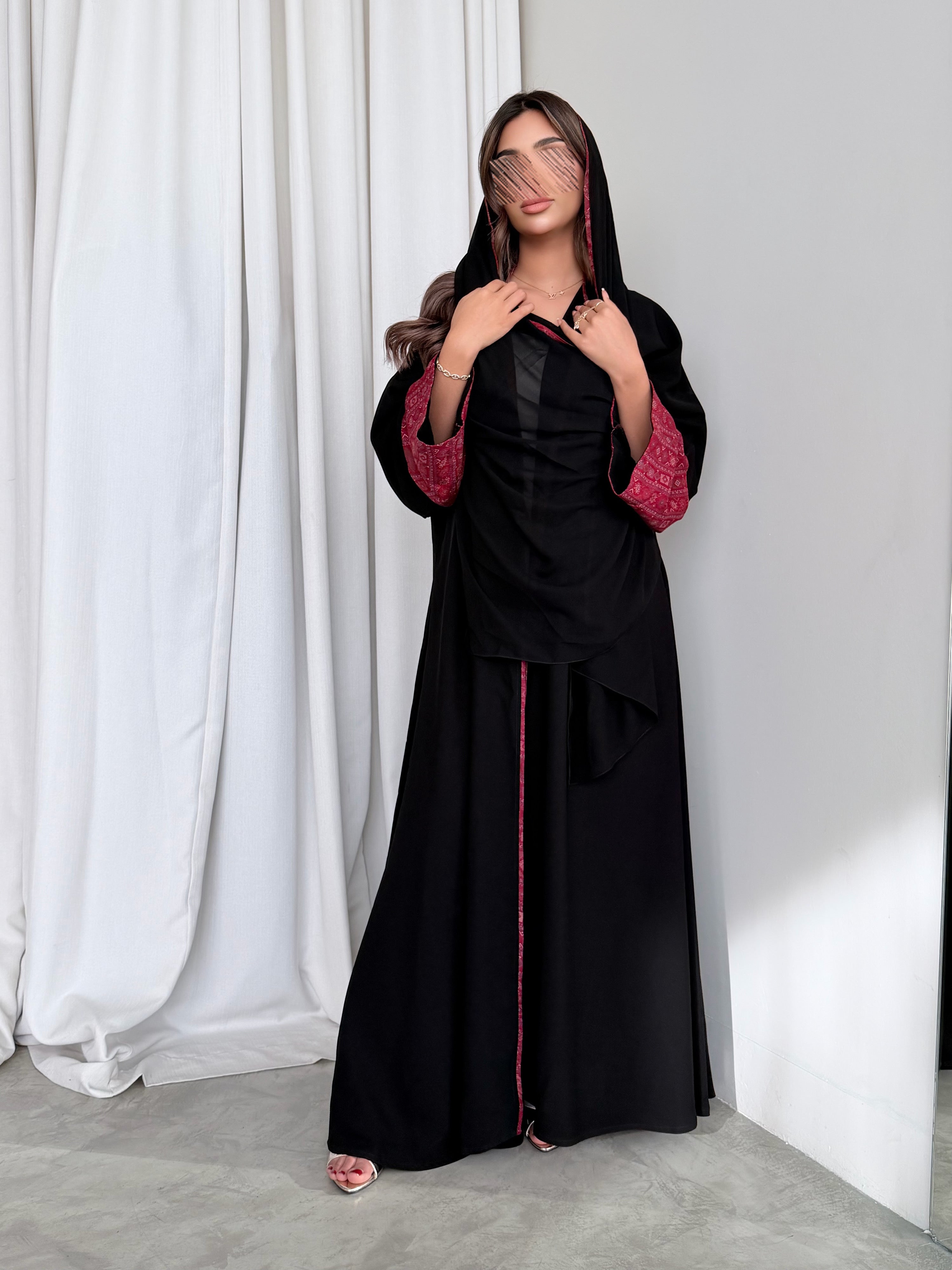 MWT784 - عباية كريب مع تدخيلة كشميري - Aya