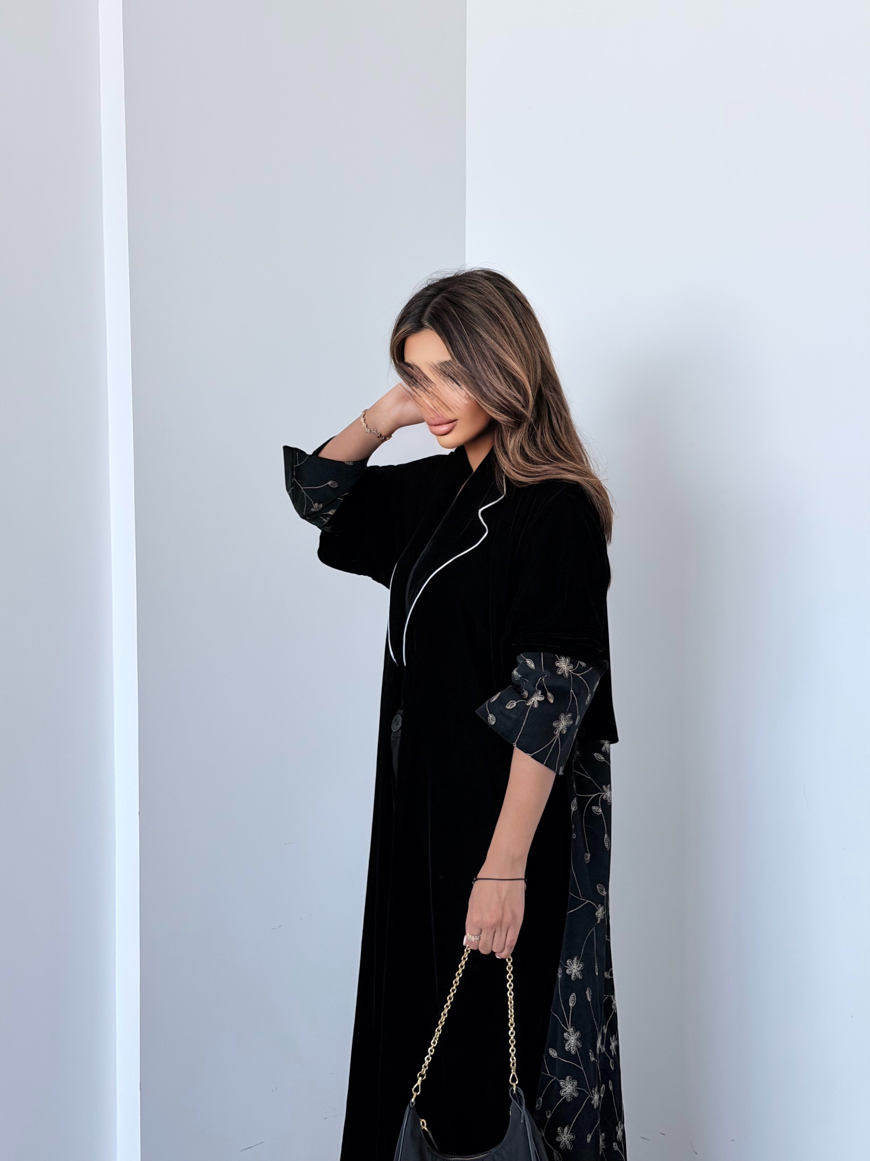 MW645 - Light Crepe Standing with Jacquard Half-Cloche