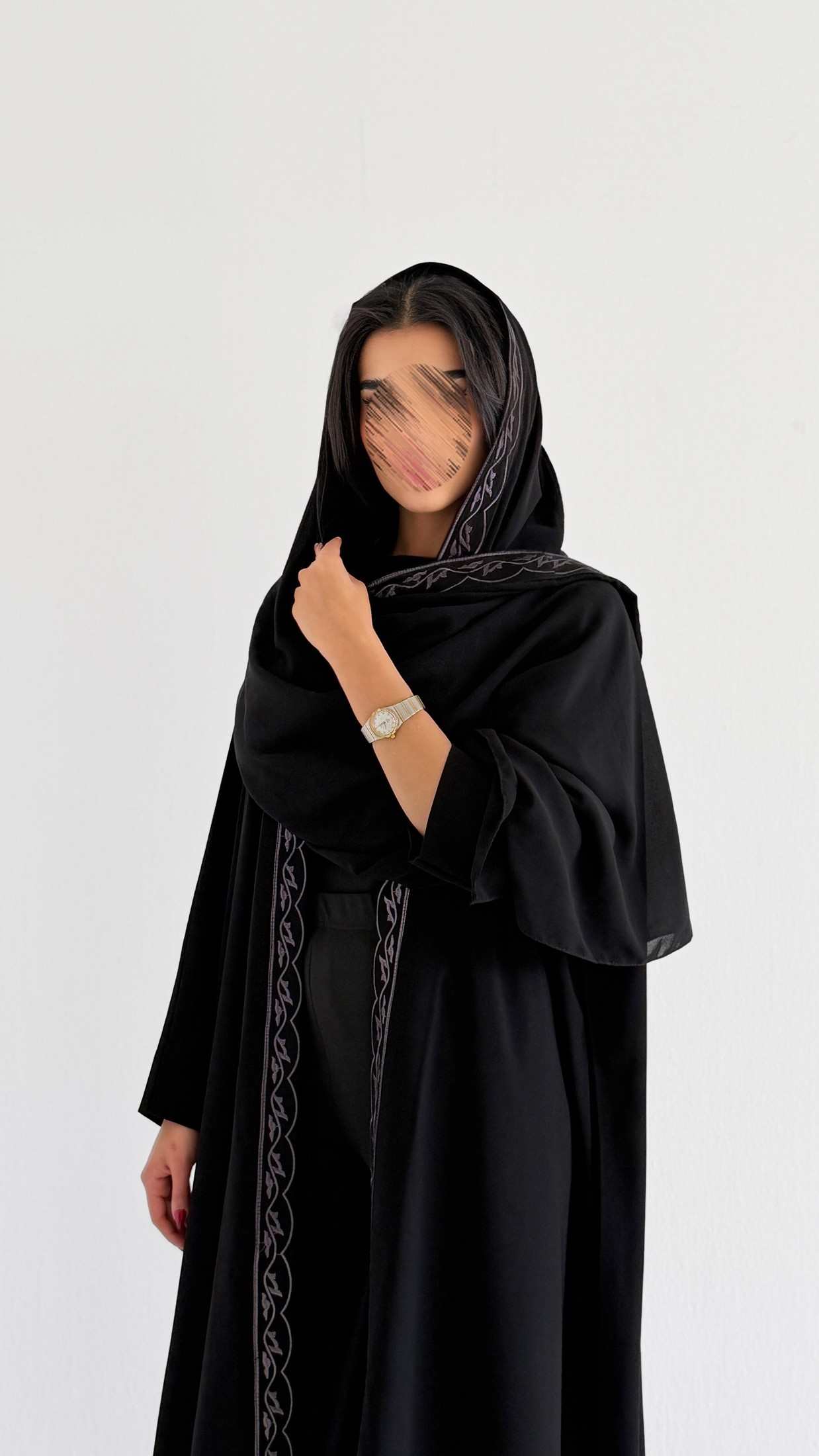MWT1019 - عبايه اسود مع تطريز من الامام - Aya