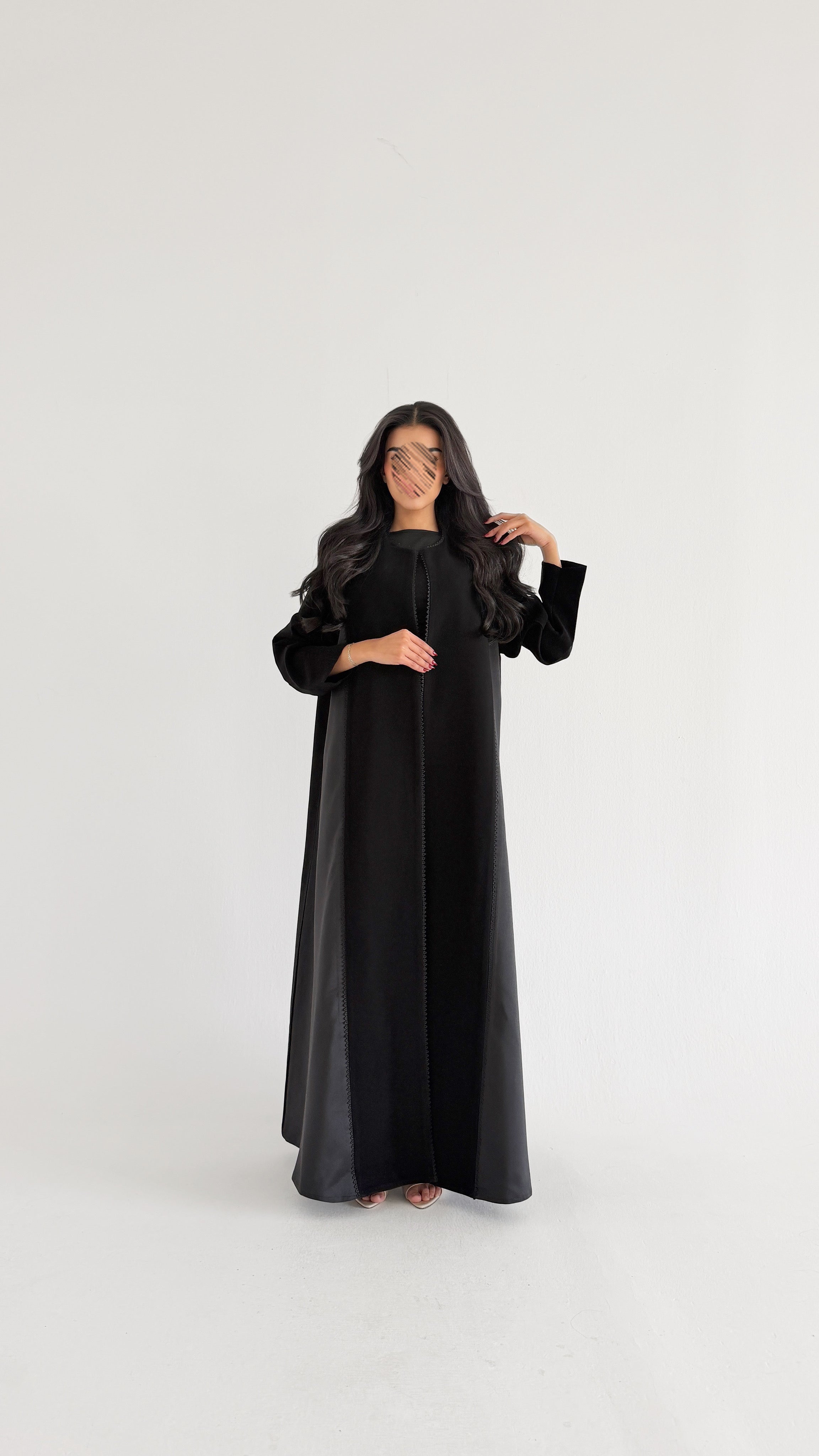 MWT1013 - عبايه مع تدخيله قماش لامع - Aya