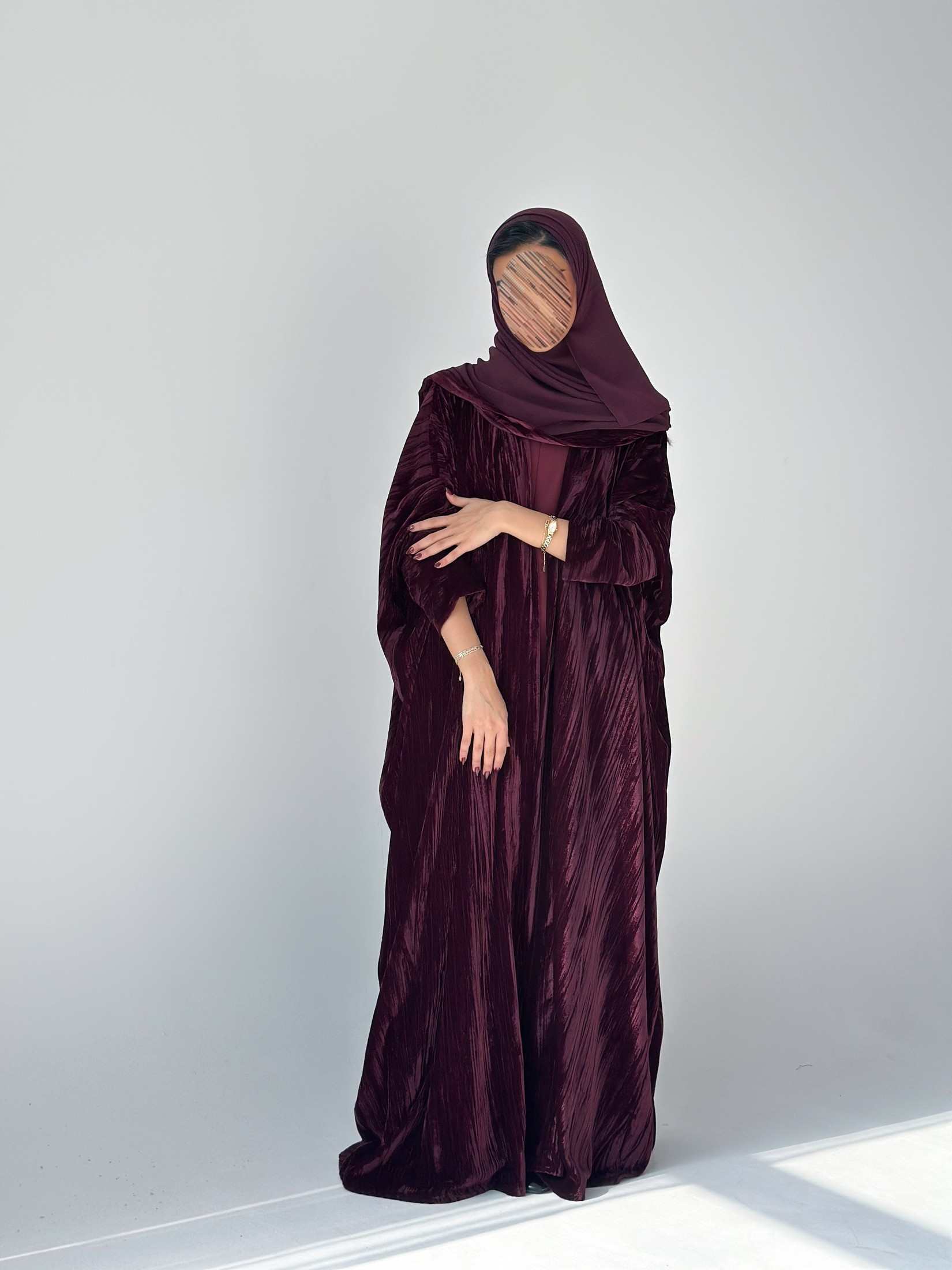 MW1890 - عباية مخمل مع فستان كريب - Aya