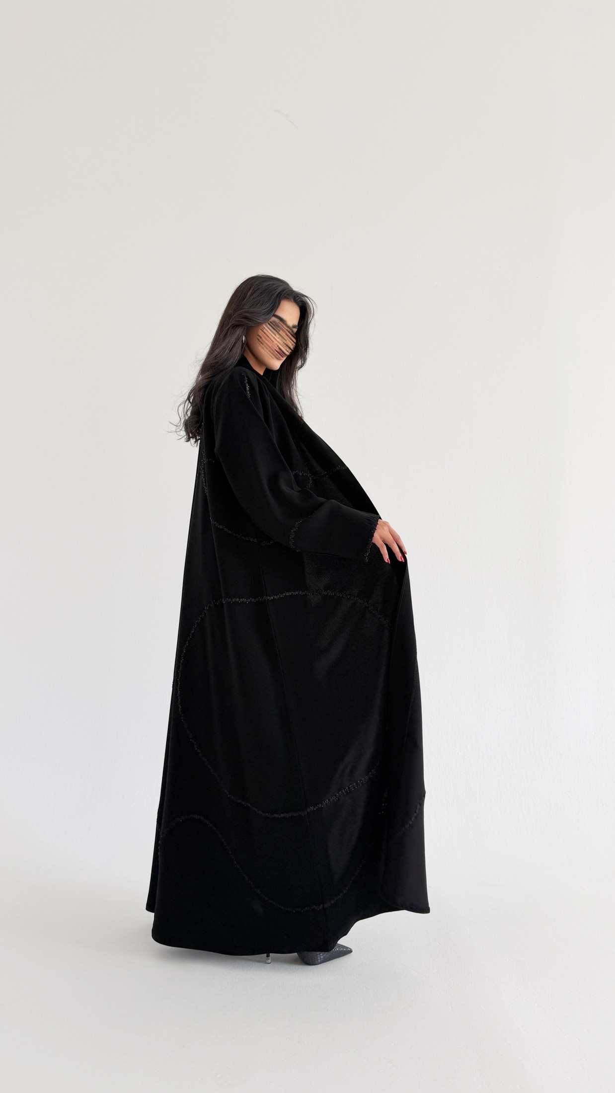 MW2047 - عبايه كريب مع اضافة تطريز شغل اليد - Aya