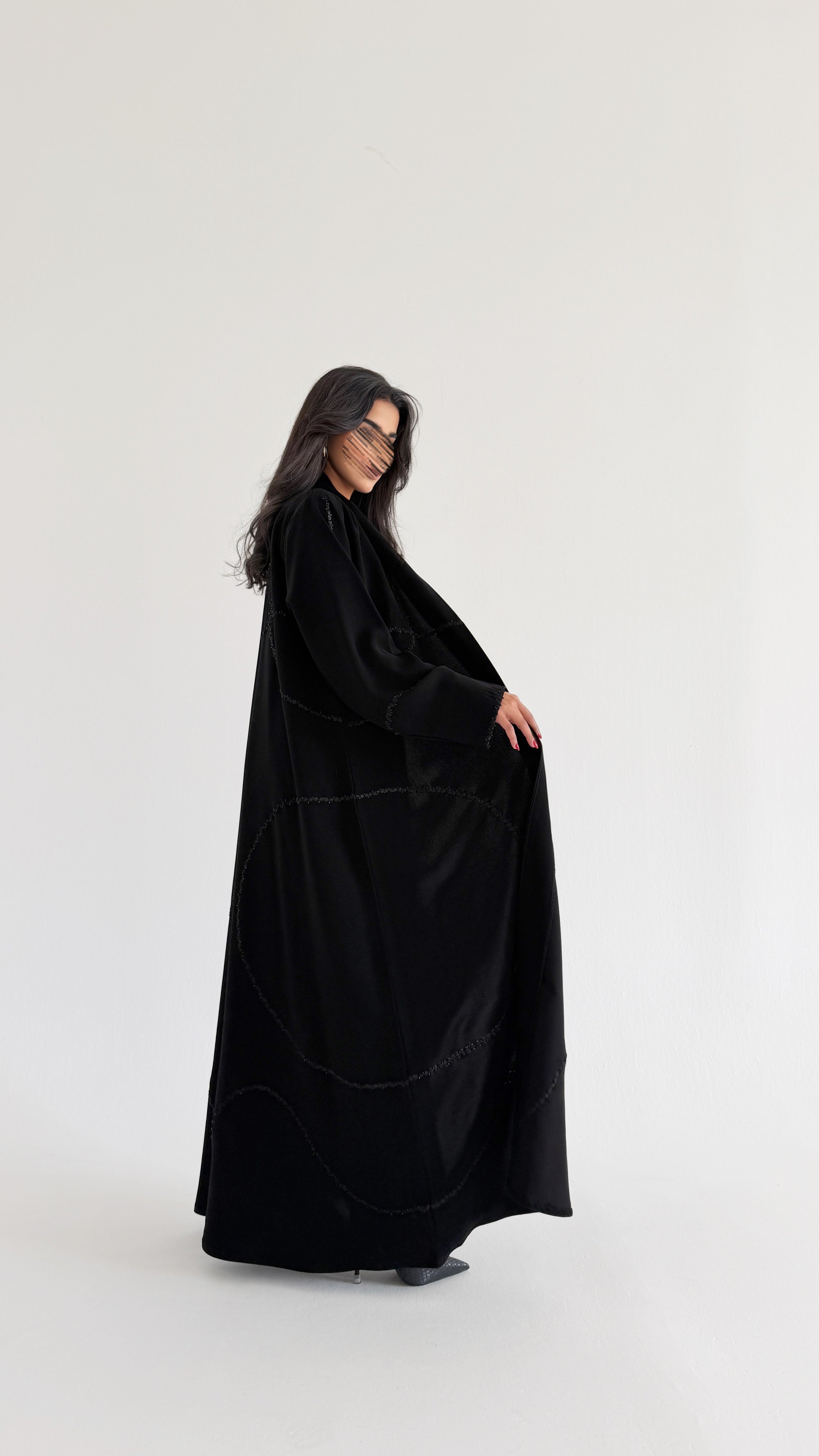 MW2047 - عبايه كريب مع اضافة تطريز شغل اليد - Aya