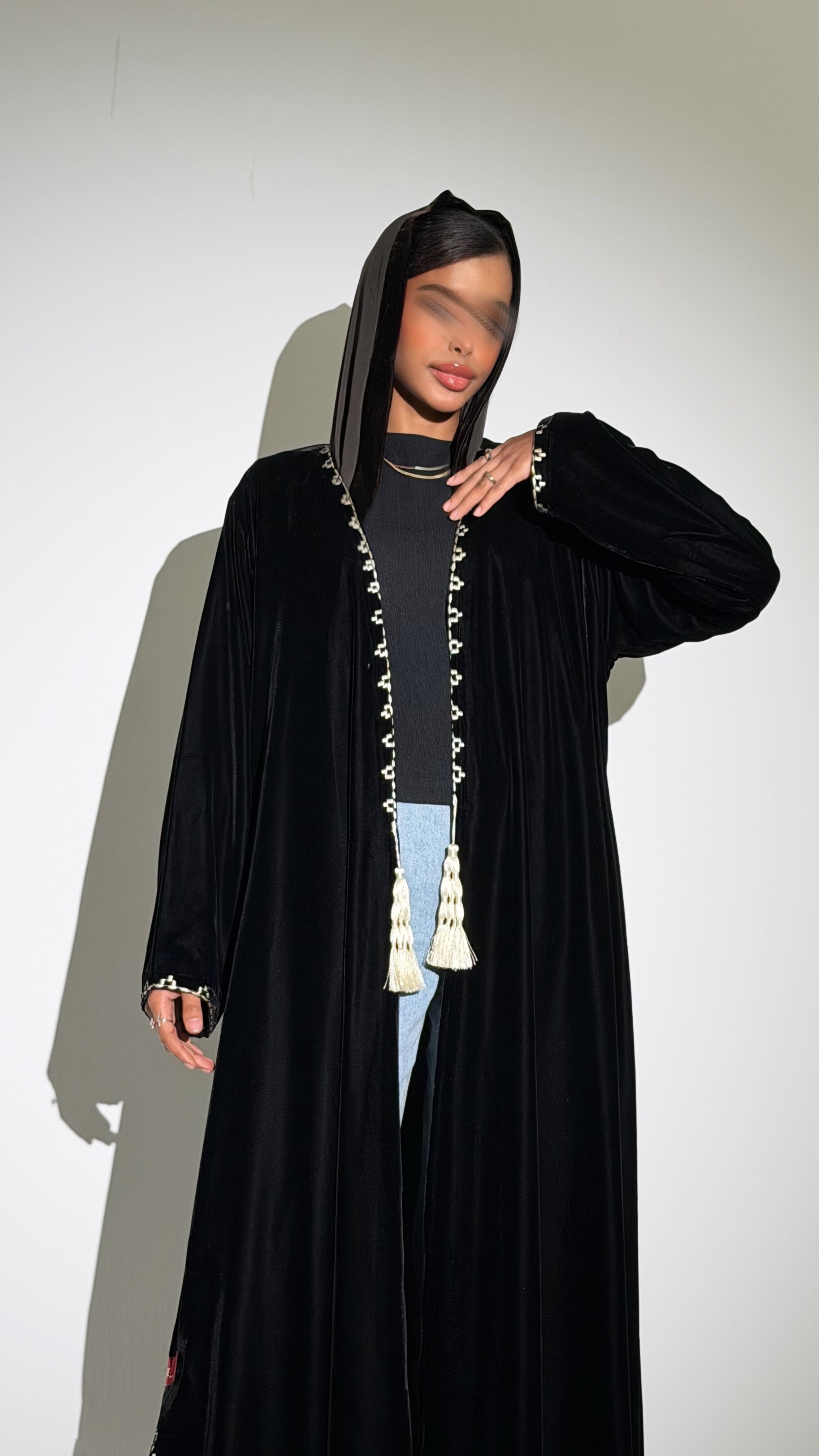 MWT866 - عباية مخمل تطريز