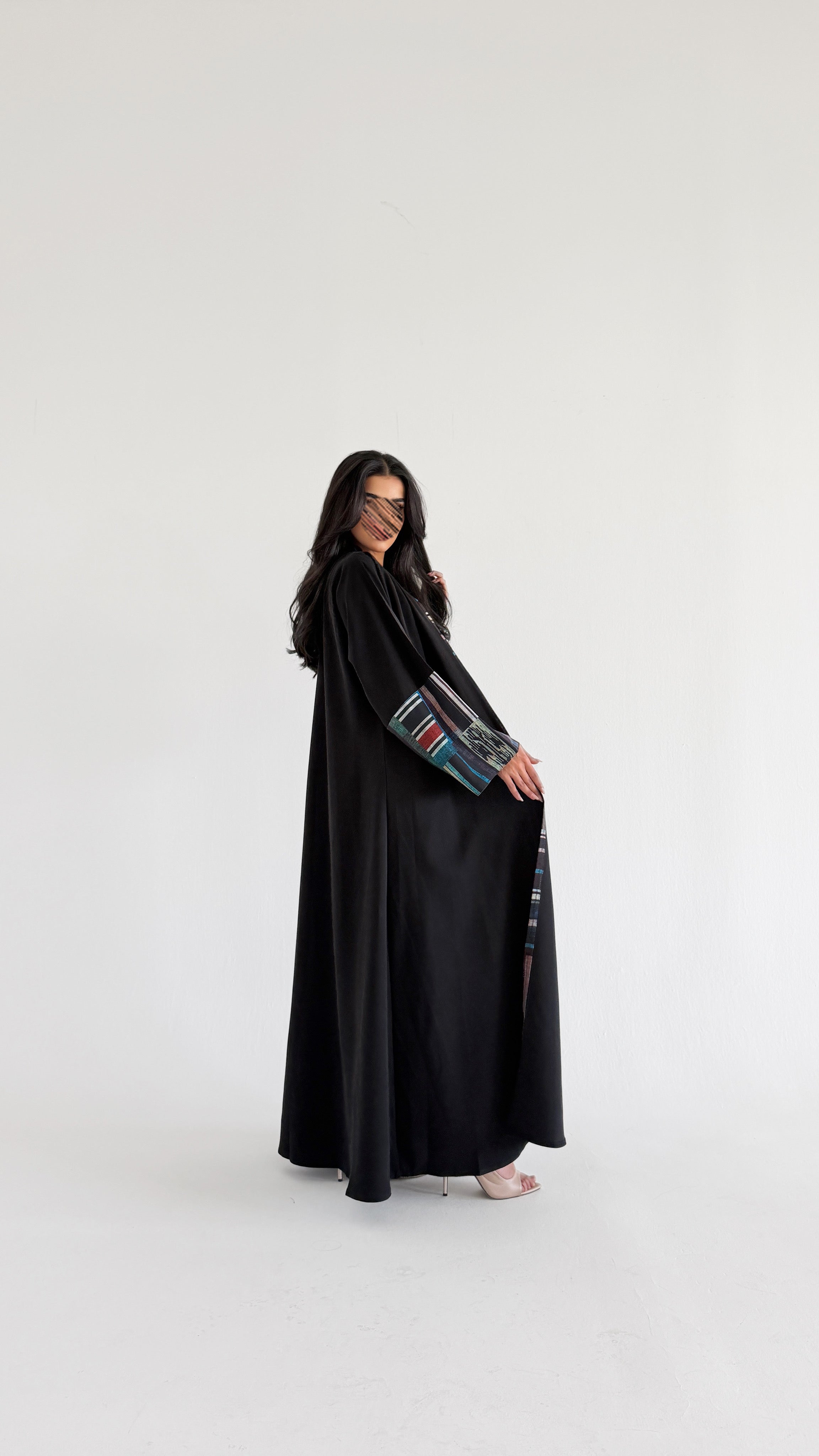 MWT1119 - عباية كريب مع تدخيلة لنن طباعة - Aya