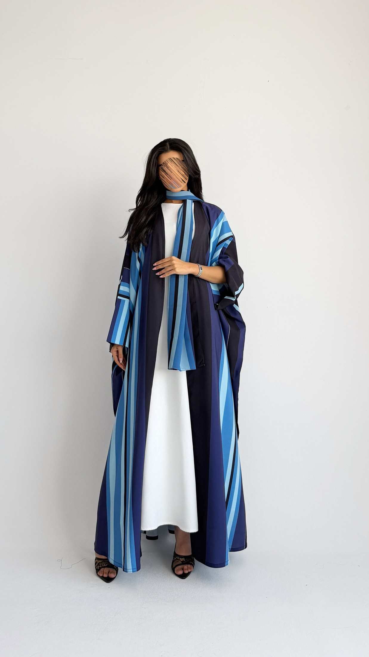 MWT2093 - عباية مقلم ازرق |  Blue Striped Print Abaya - Aya