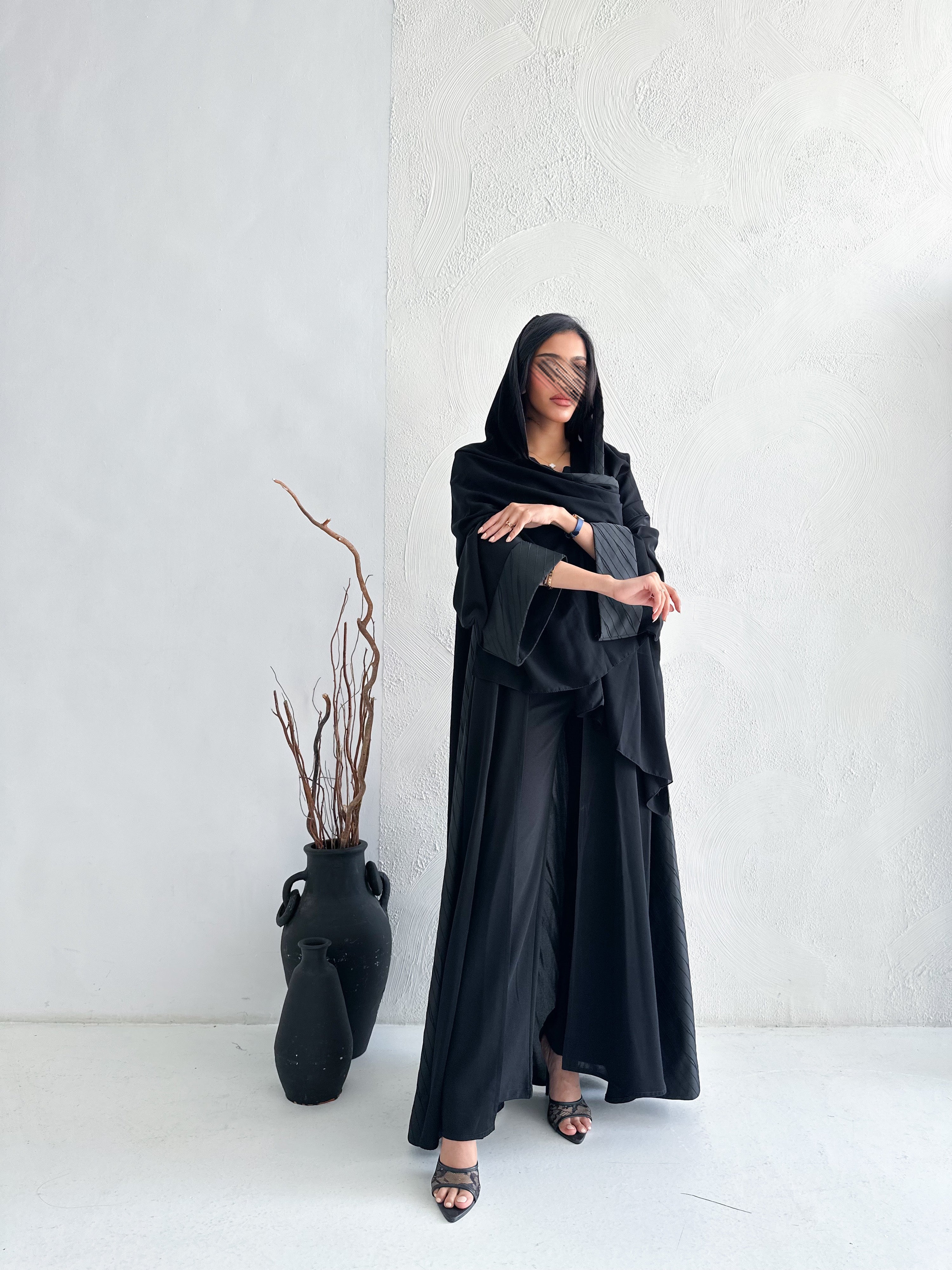 MW645 - Light Crepe Standing with Jacquard Half-Cloche