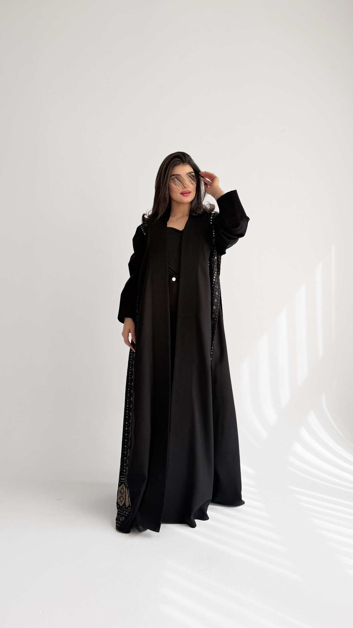 MWT1032 - عباية اسود مع تدخيله لنن تطريز - Aya