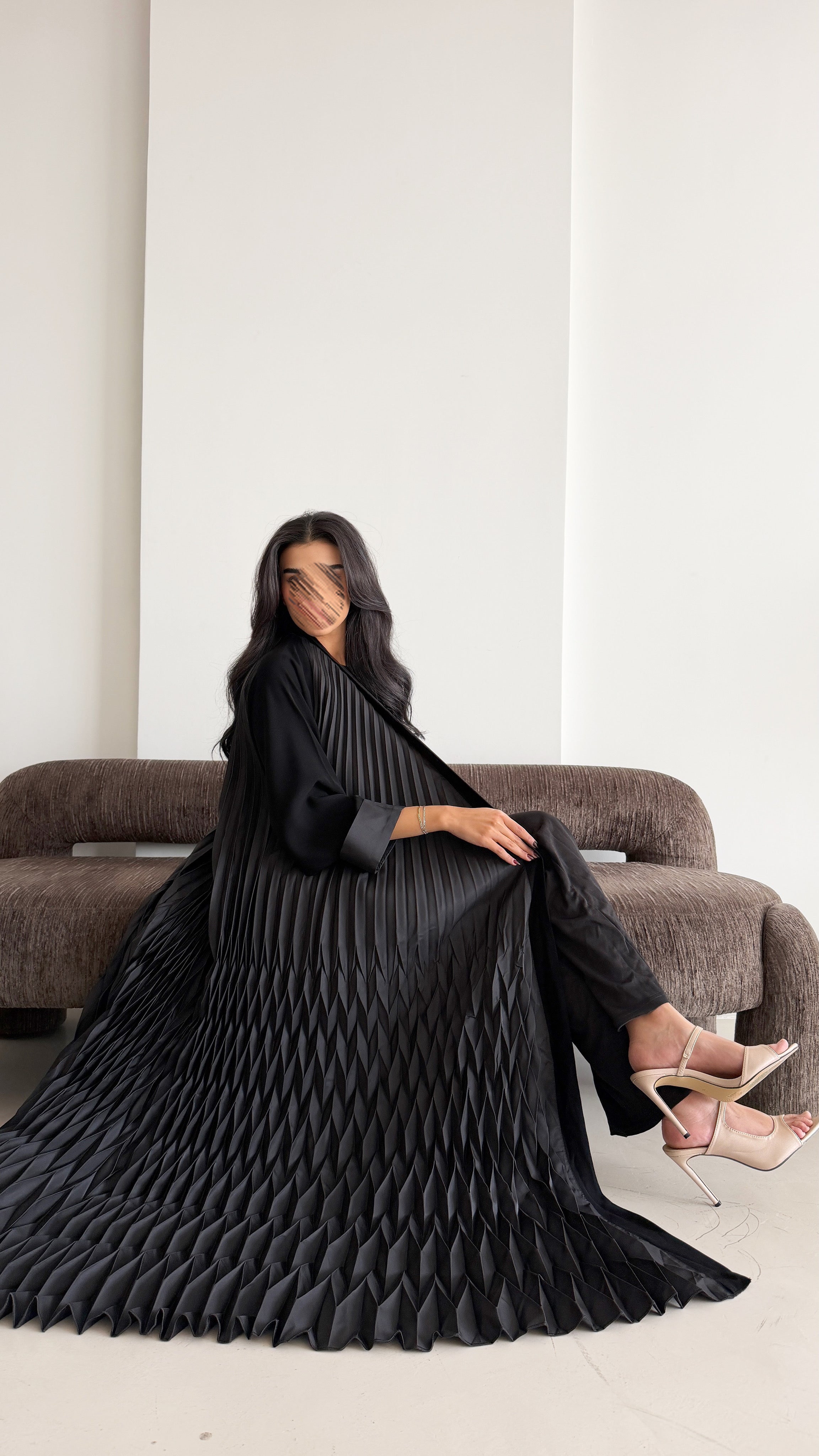 MW2069 - عبايه بقماش تفتة مع اضافة تكسير ثري دي - Aya