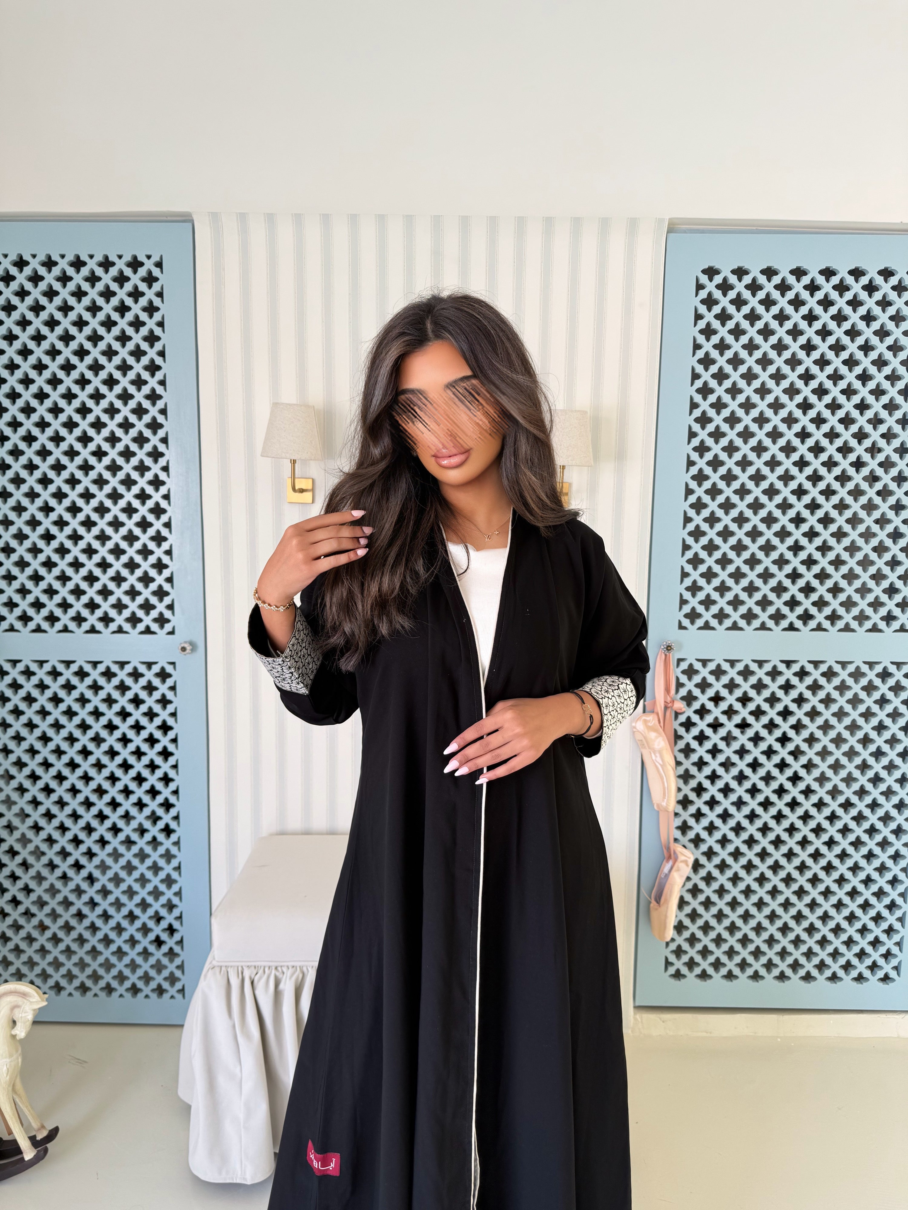 MW645 - Light Crepe Standing with Jacquard Half-Cloche