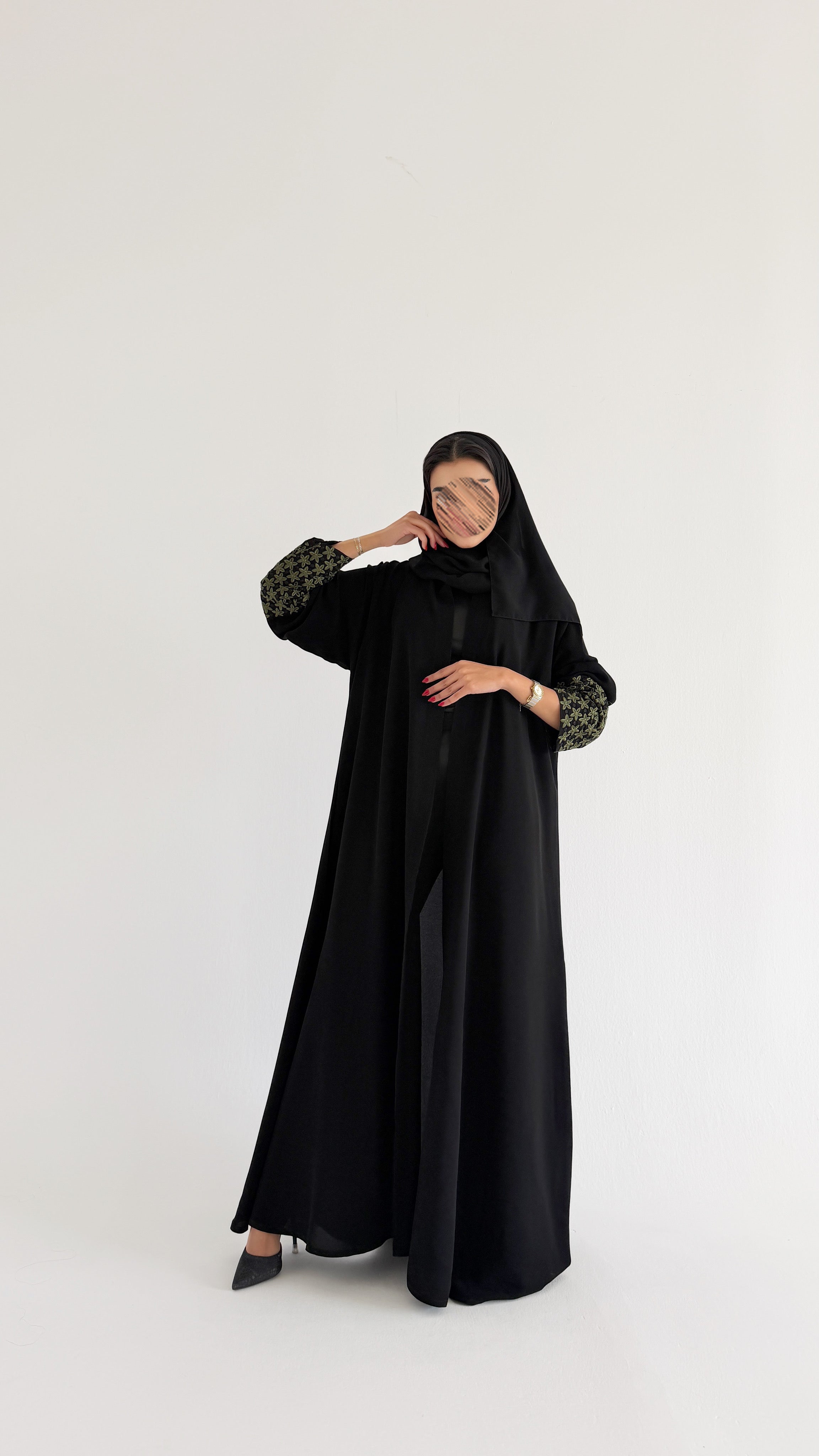 MW2048 -عبايه ملكي مع اضافه التطريز في الاكمام - Aya