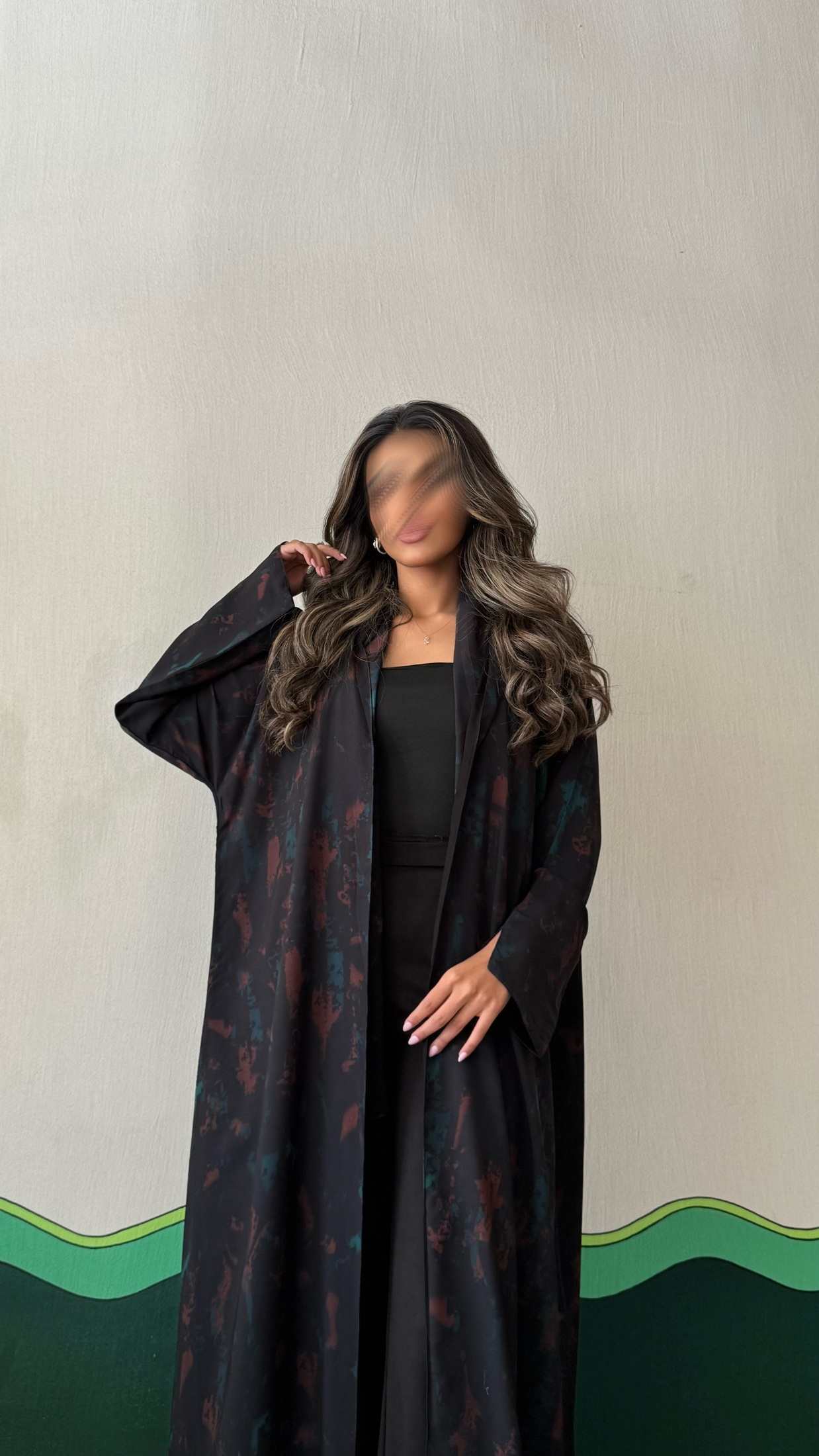 MWT447  - عباية طباعة اسود مع دمج اخضر واحمر - Aya