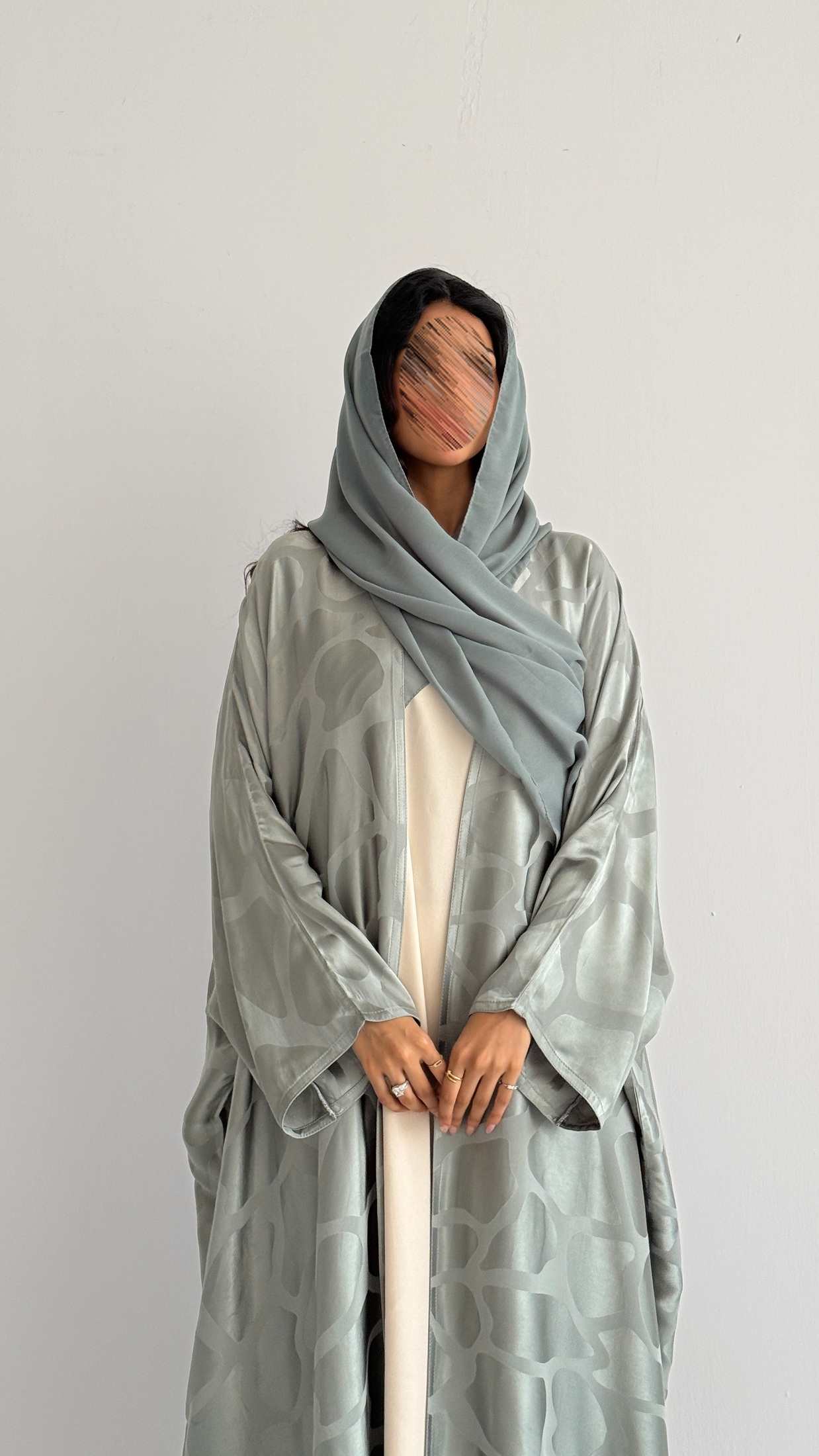 MWT5079 - ستايل يومي عبايه حرير اخضر فاتح  نص بشت خفيفة و مريحة ومناسبة لكل يوم - Aya