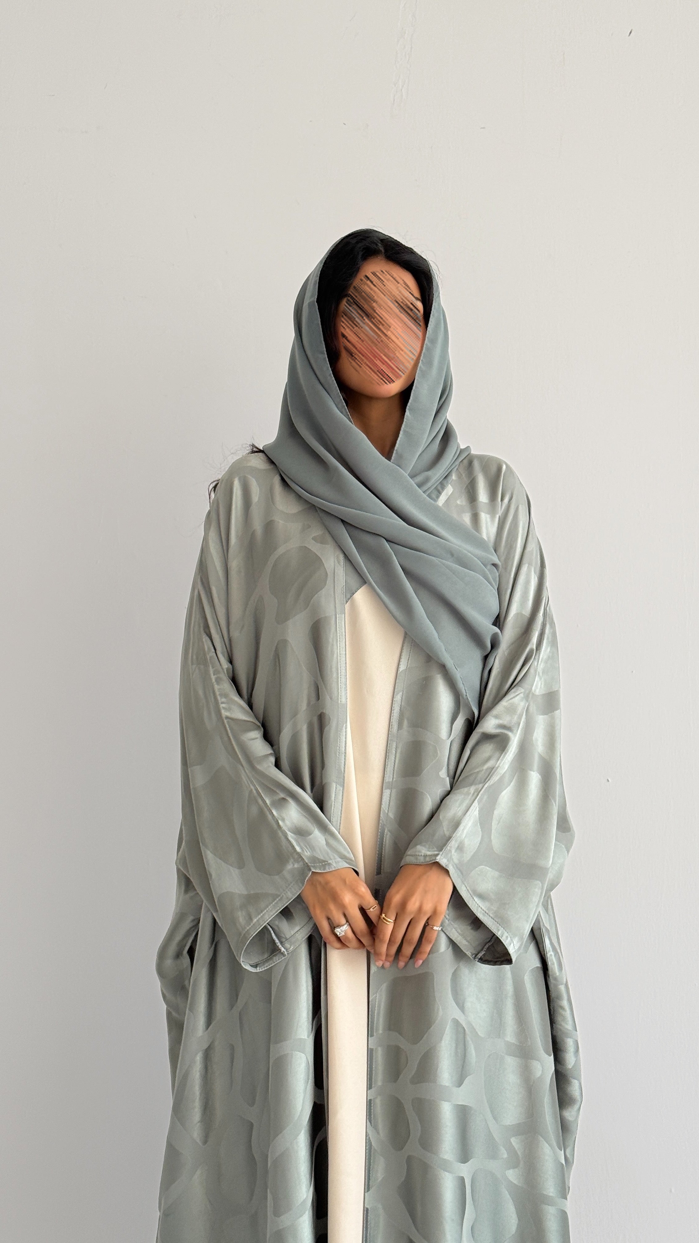 MWT5079 - ستايل يومي عبايه حرير اخضر فاتح  نص بشت خفيفة و مريحة ومناسبة لكل يوم - Aya
