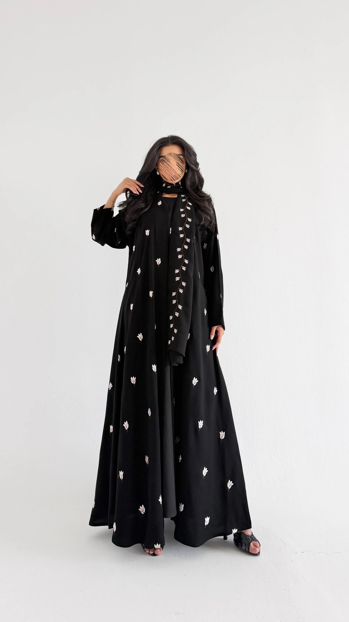 MWT1292 - عباية كريب بتطريز كامل - Aya