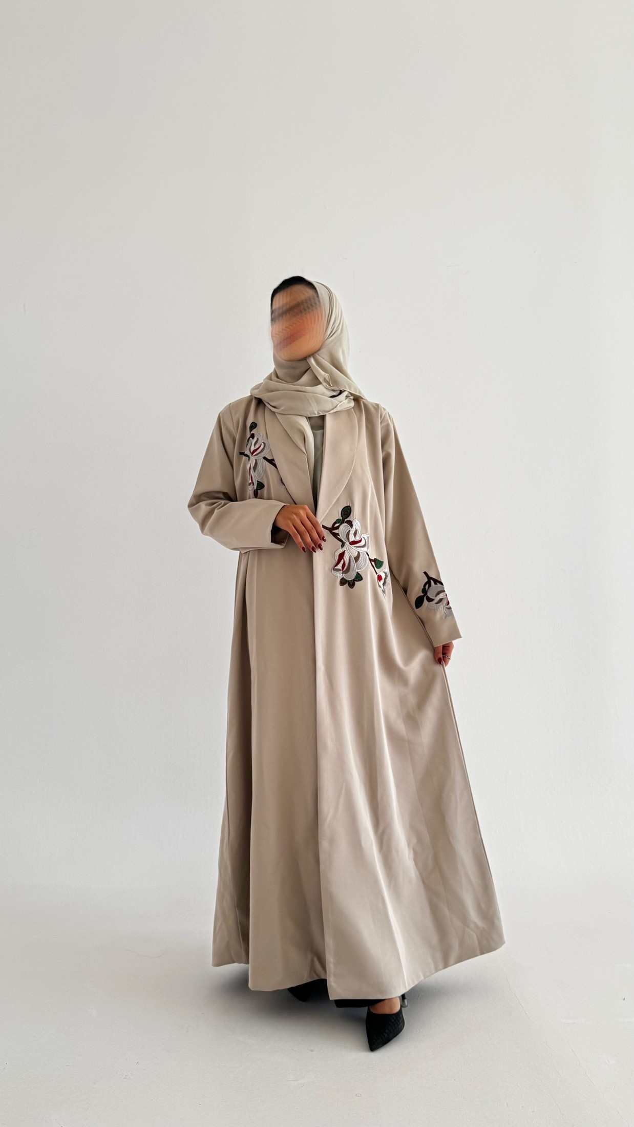 MW1705 - عباية بليزر بتطريز بقماش كريب - Aya