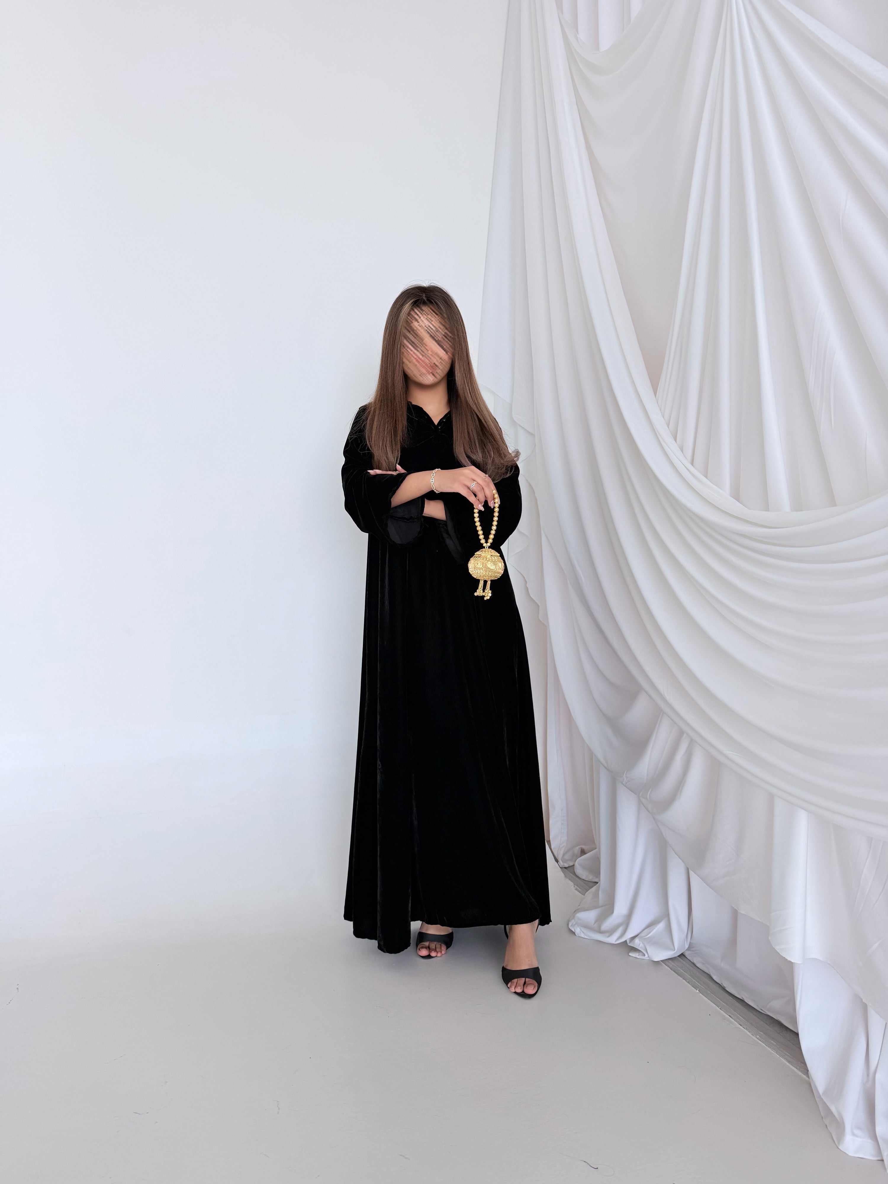 MWJ026 - جلابية مخمل و الخلف هدب اسود - Aya