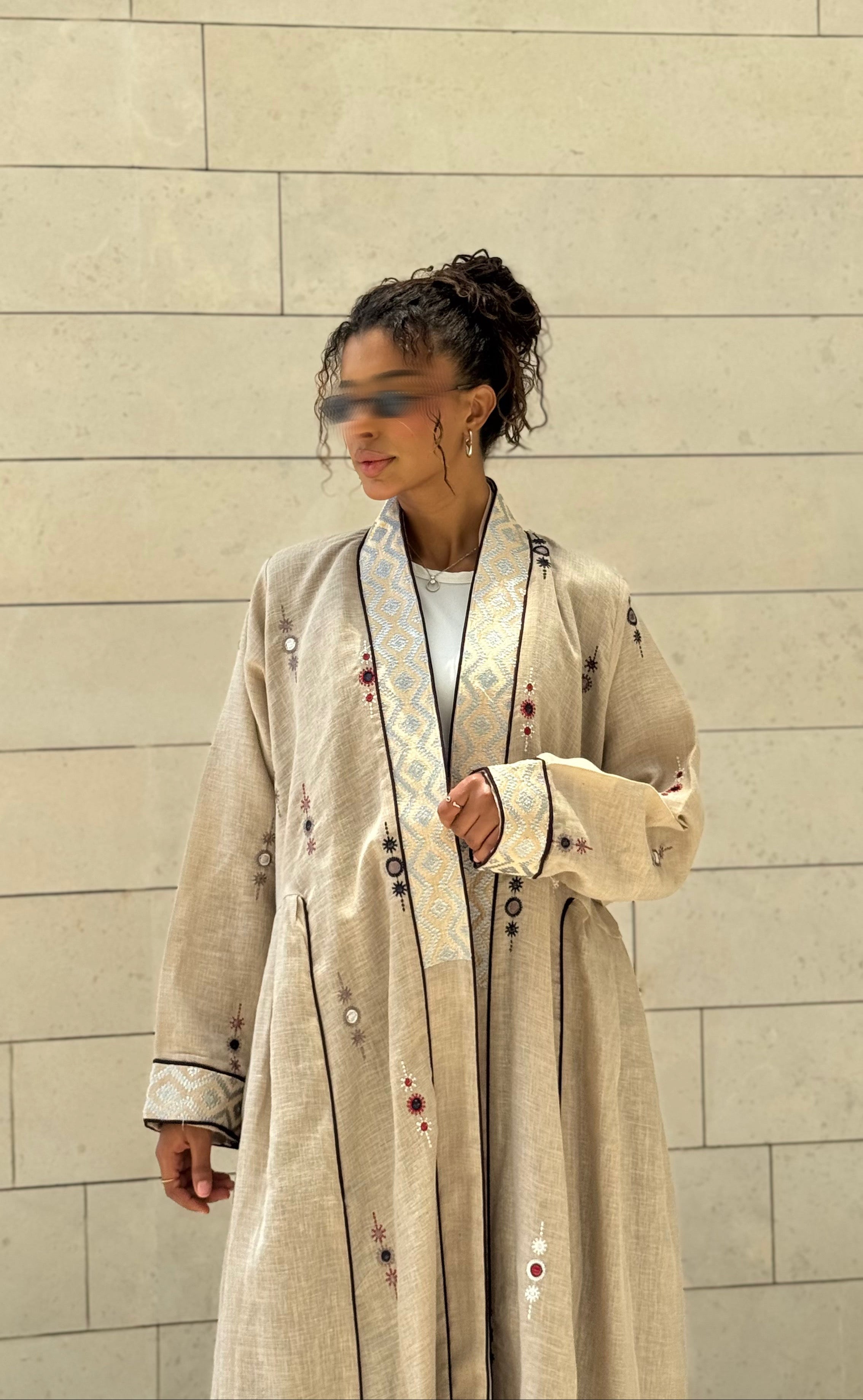 MW645 - Light Crepe Standing with Jacquard Half-Cloche