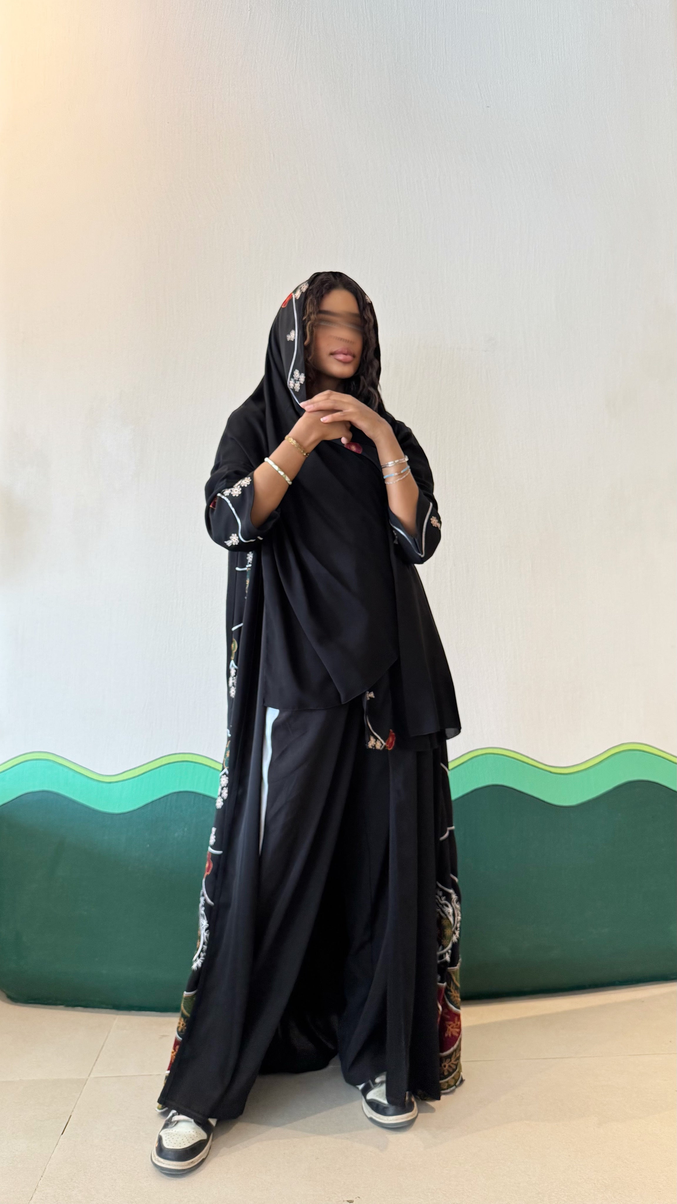 MW645 - Light Crepe Standing with Jacquard Half-Cloche