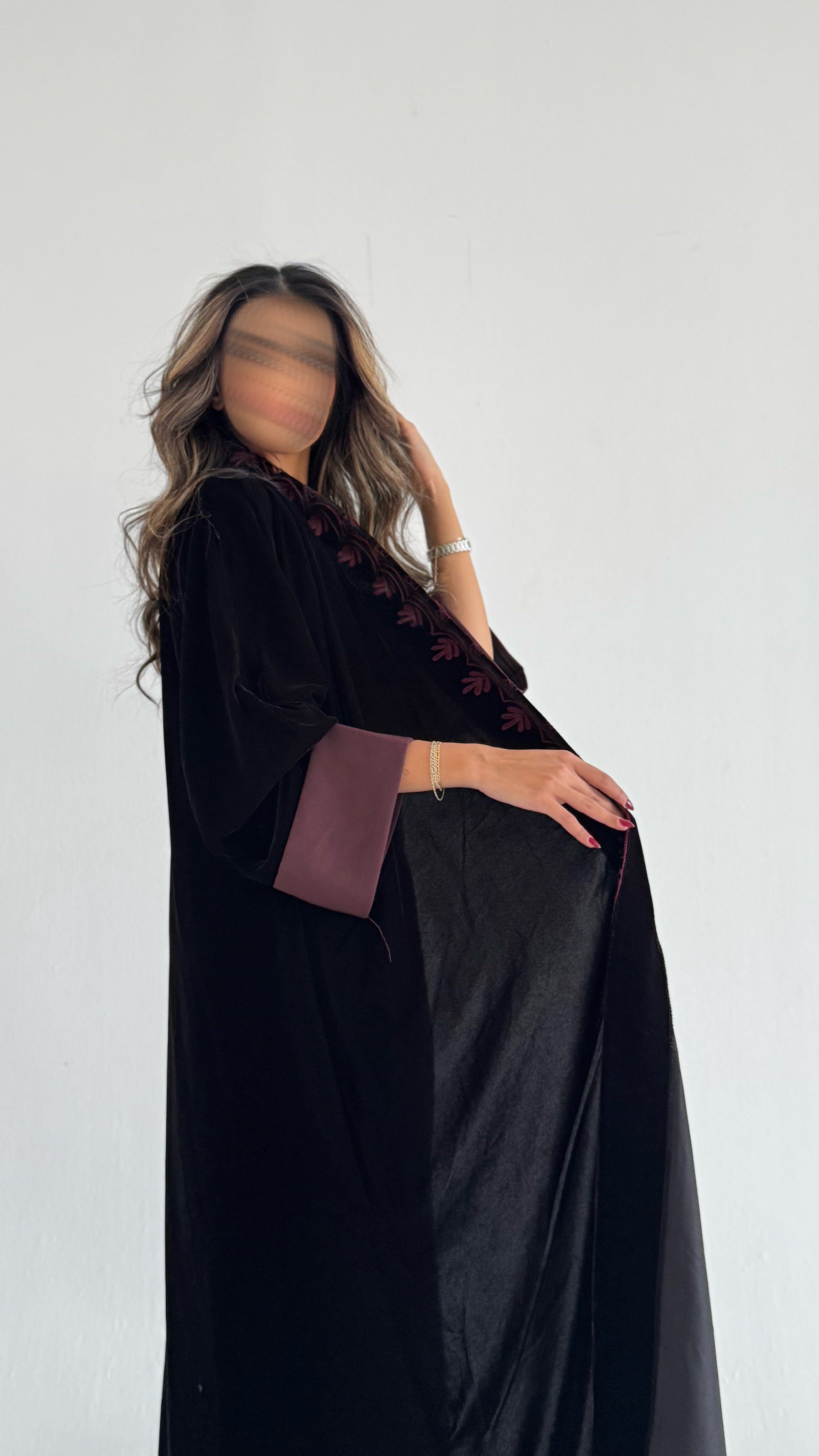 MWT361 - عباية مخمل تطريز عنابي - Aya