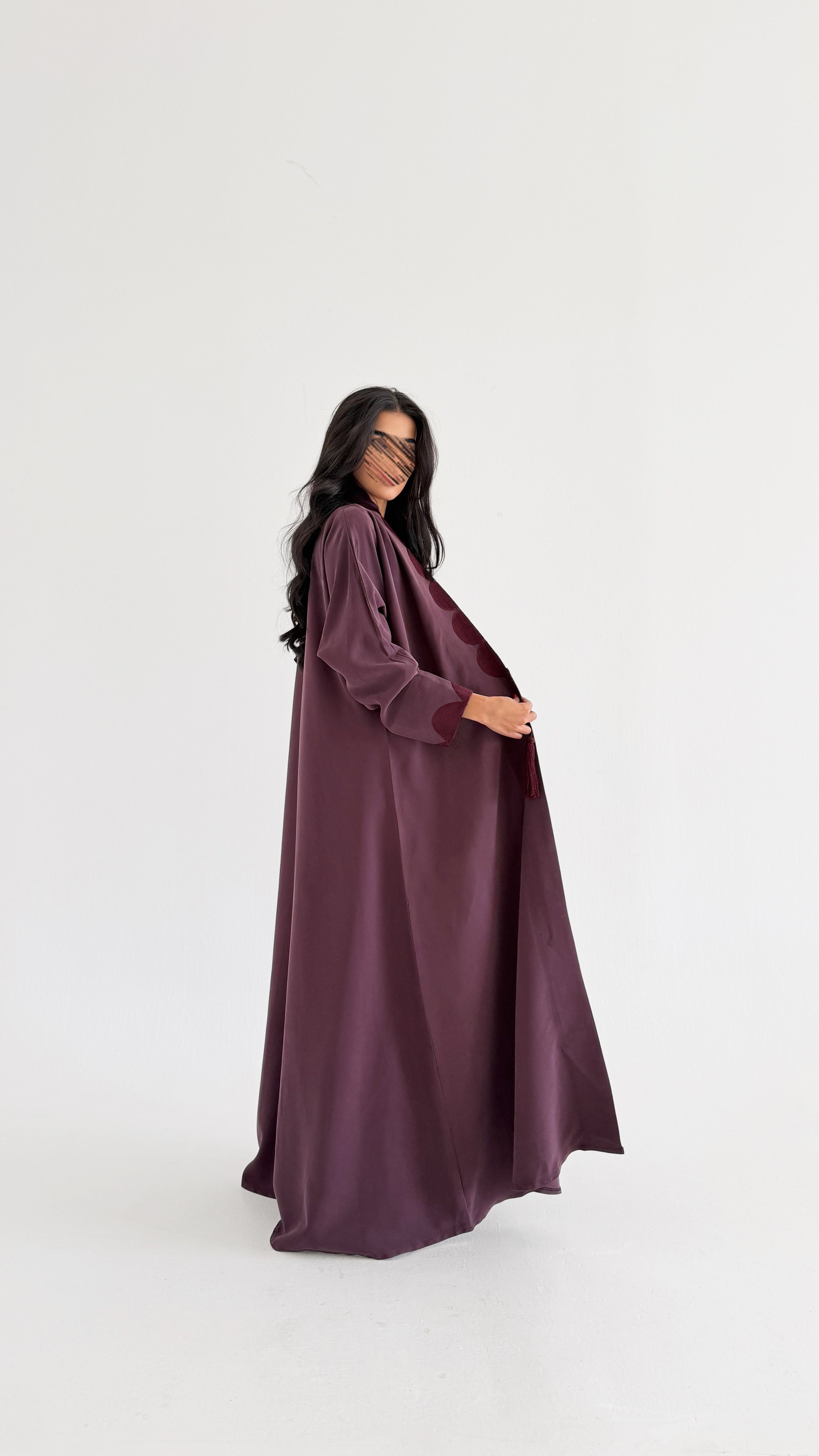 MWT1078 - عباية  بتطريز  بالامام - Aya